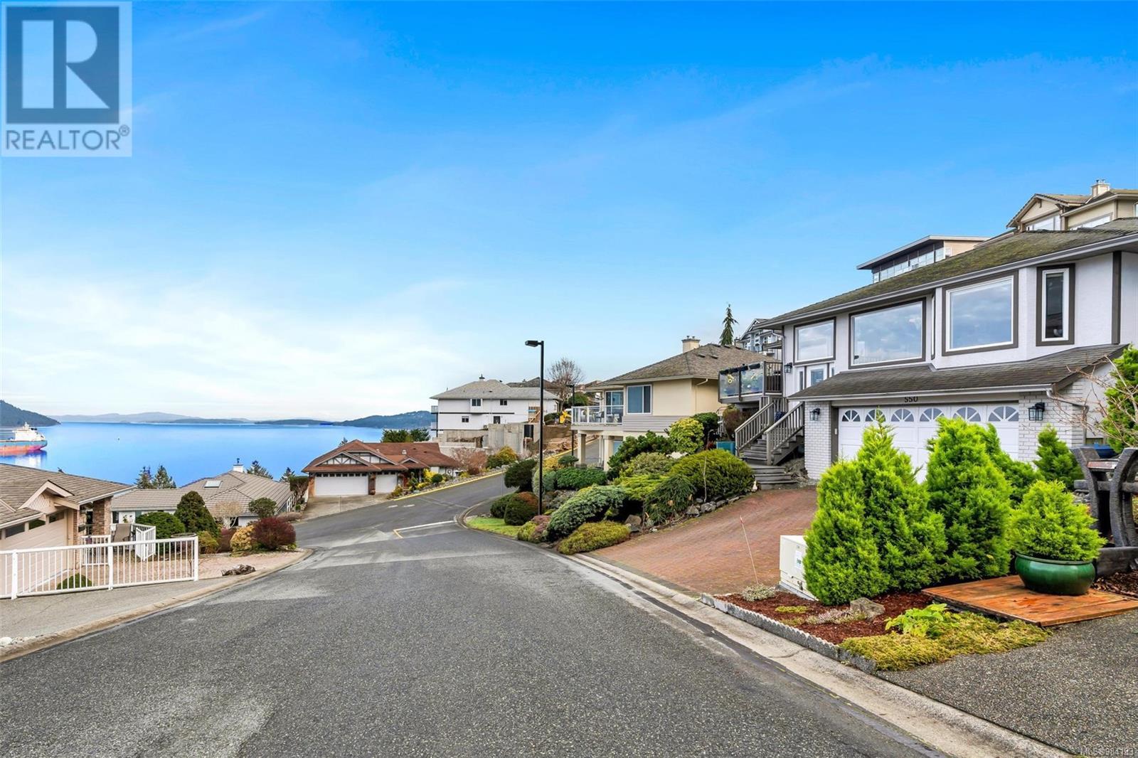 Property at 550 Marine Pl image 3