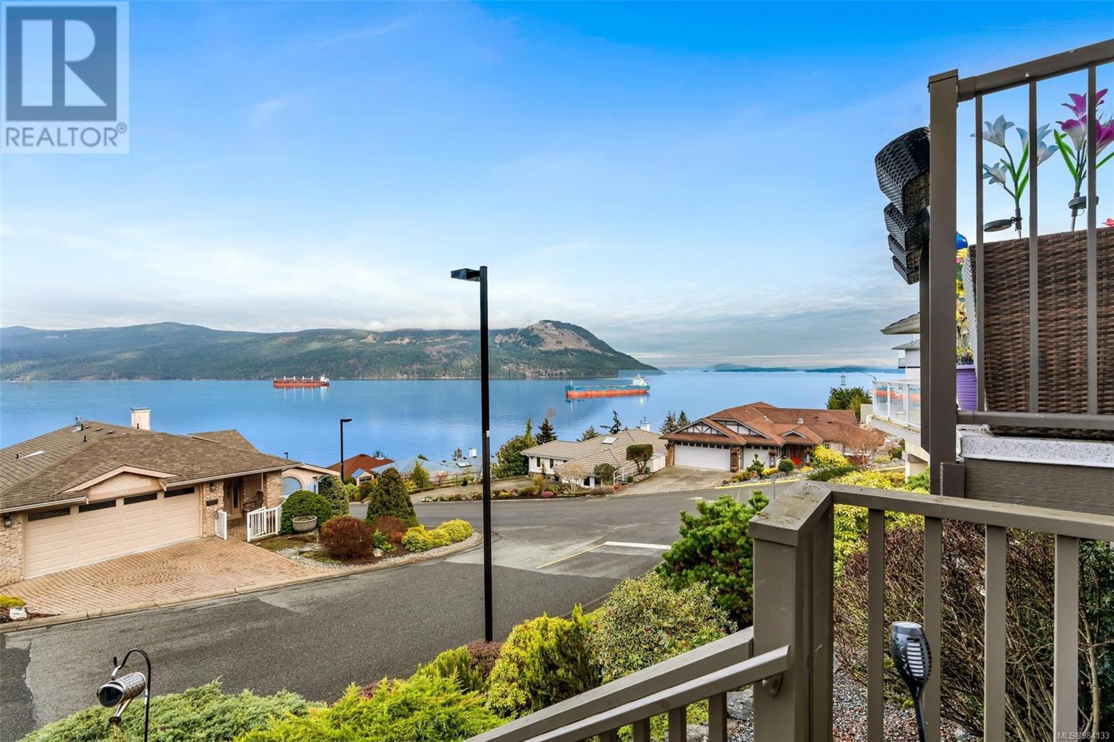 Property at 550 Marine Pl image 4