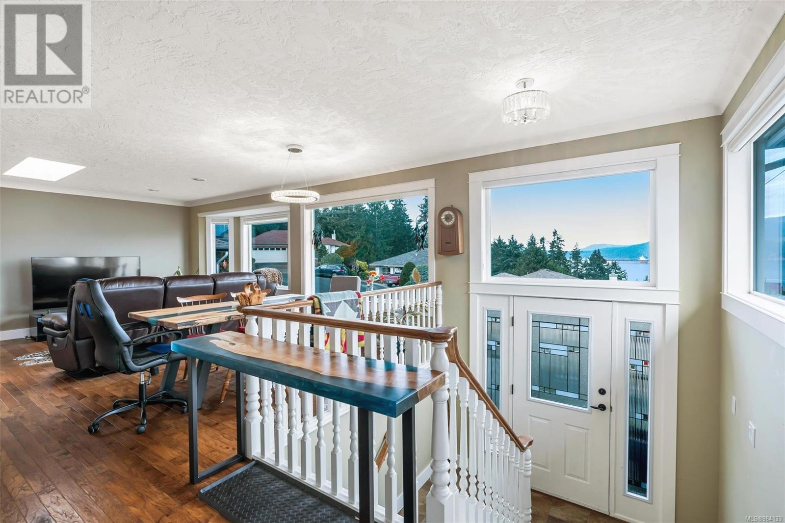 Property at 550 Marine Pl image 5