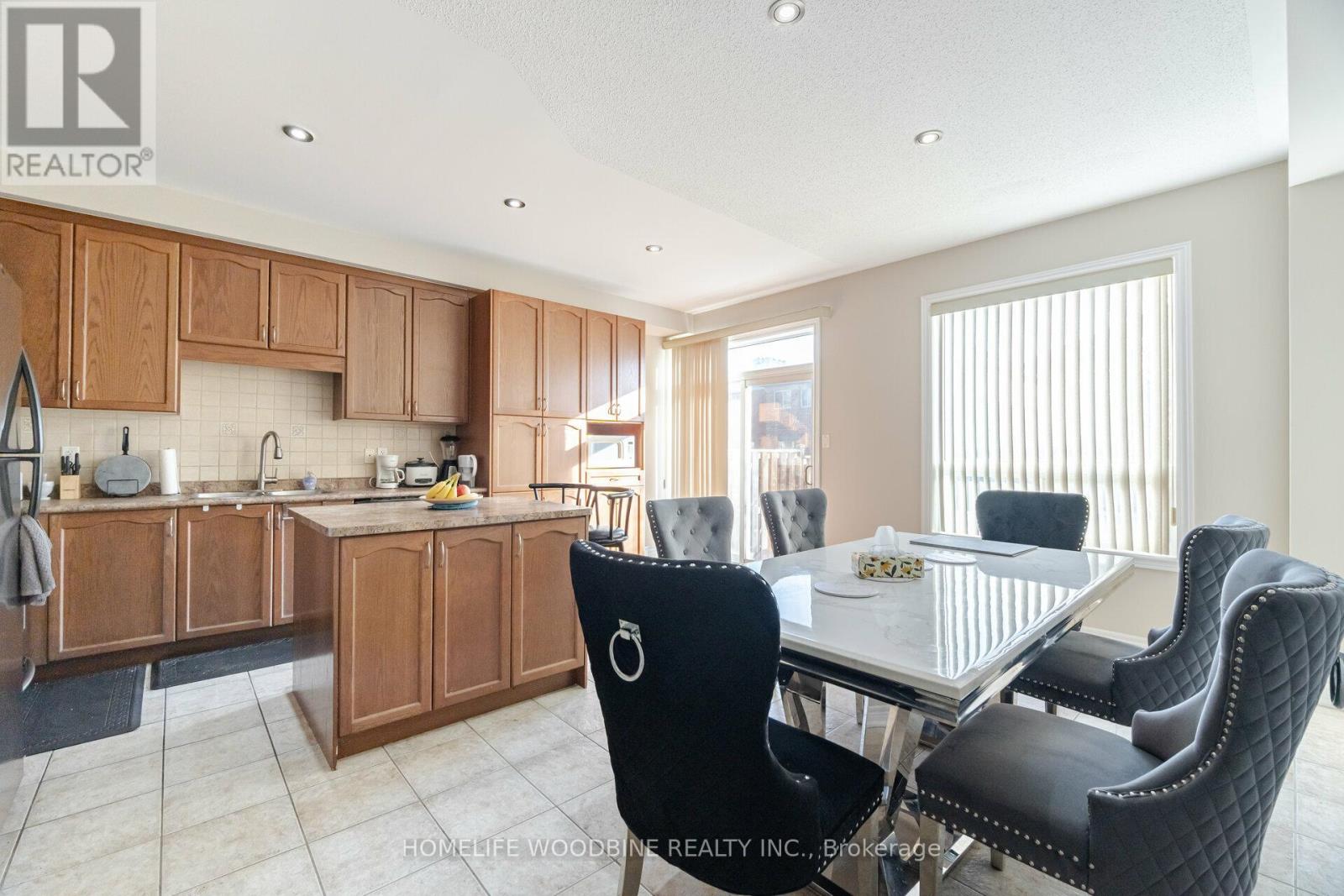 29 Calm Waters Crescent, Brampton, Ontario  L6V 4R9 - Photo 6 - W11900072