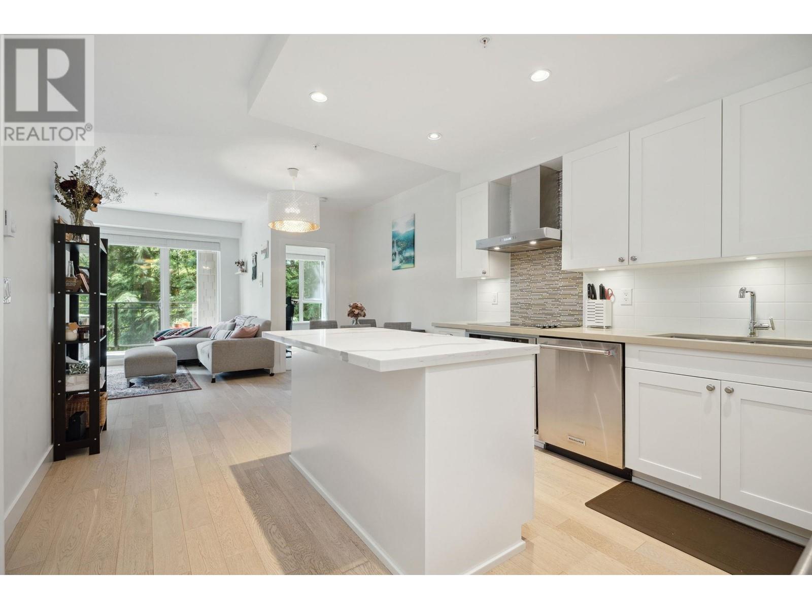 305 3399 NOEL DRIVE, burnaby, British Columbia