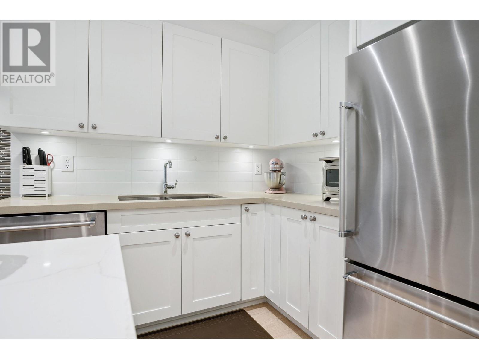 305 3399 Noel Drive, Burnaby, British Columbia  V3J 0G8 - Photo 15 - R2955261