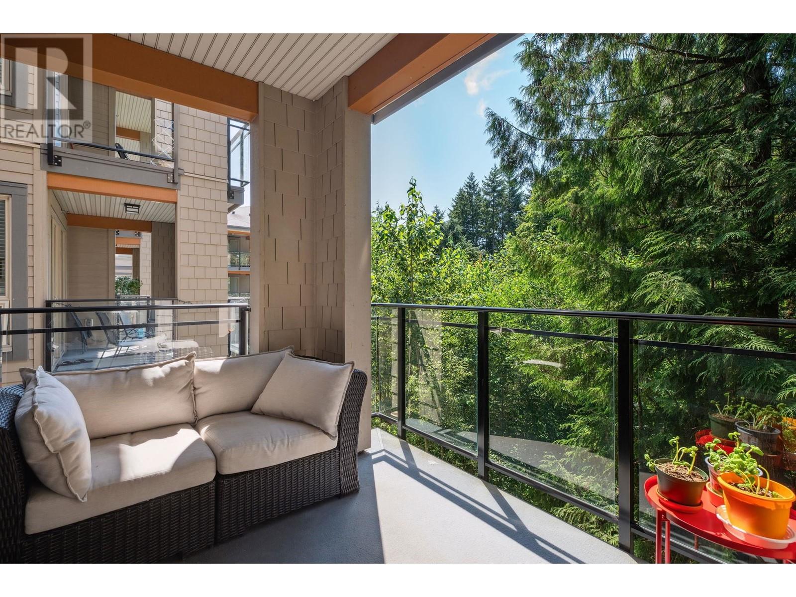 305 3399 Noel Drive, Burnaby, British Columbia  V3J 0G8 - Photo 3 - R2955261
