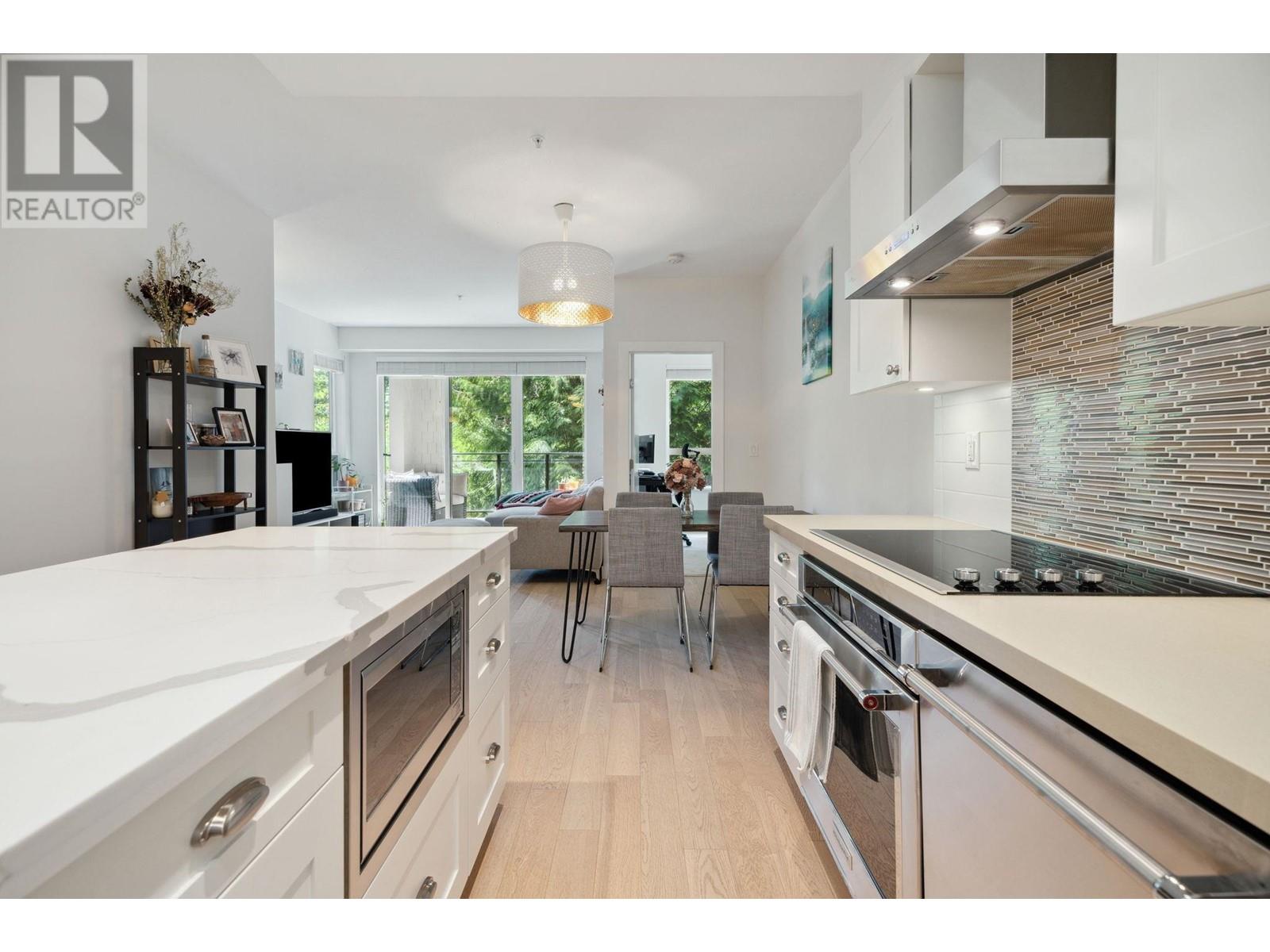 305 3399 Noel Drive, Burnaby, British Columbia  V3J 0G8 - Photo 9 - R2955261