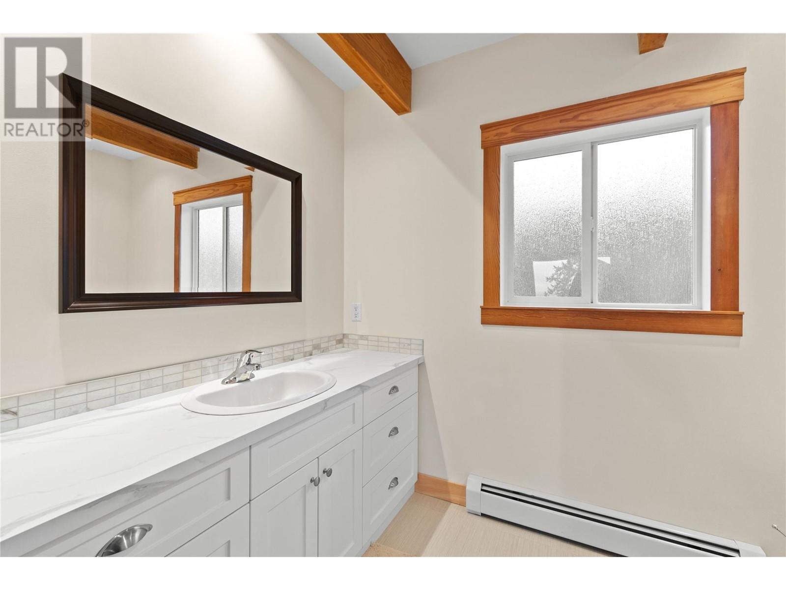 Property at 1461 16 Street NE image 2