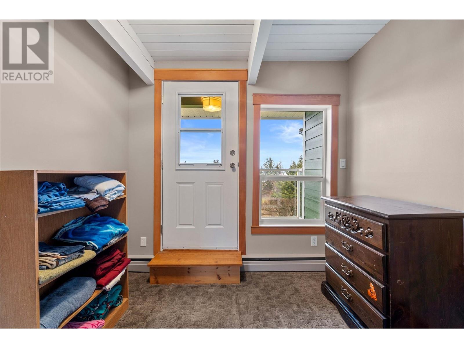 Property at 1461 16 Street NE image 5