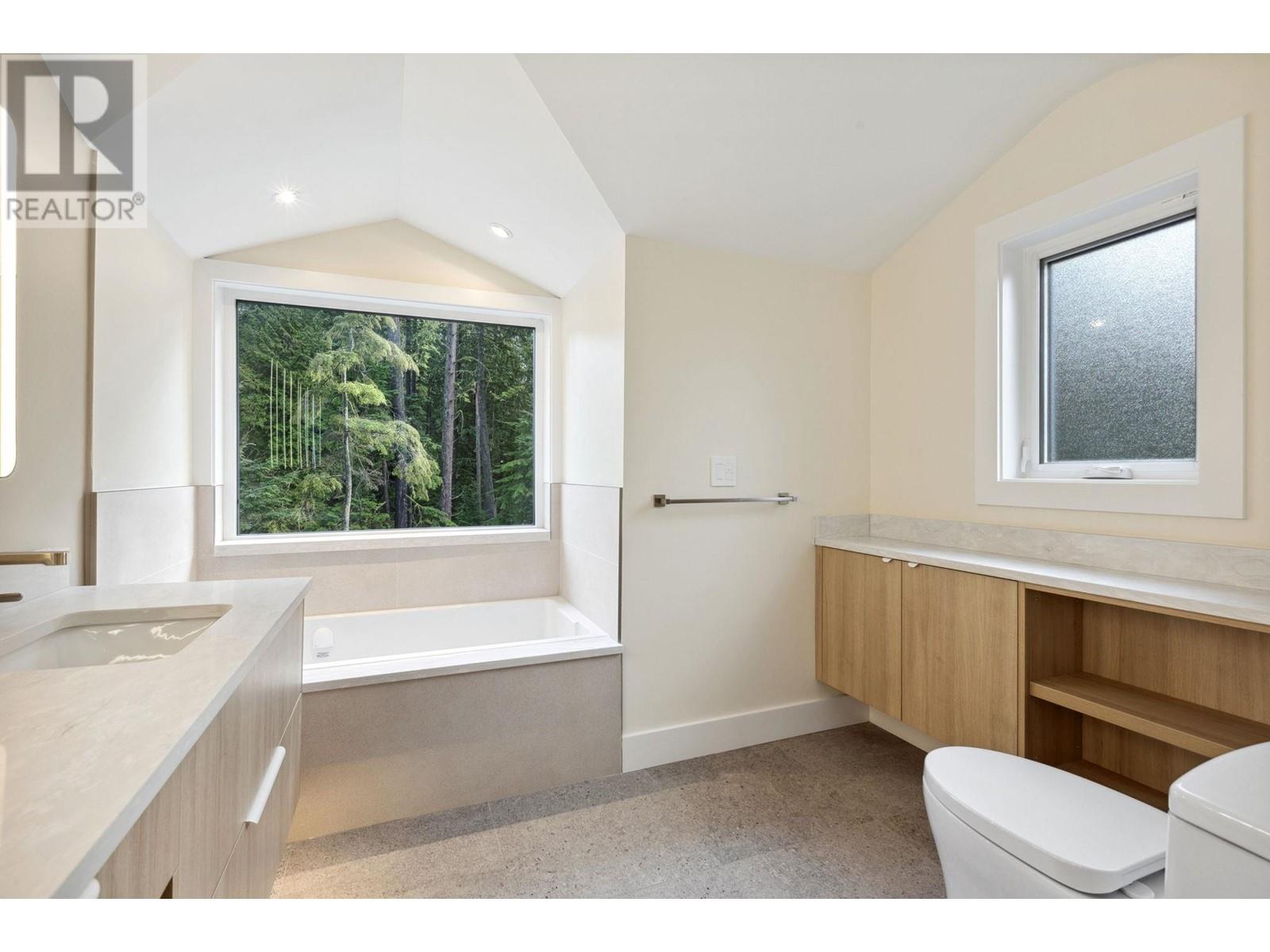 3529 Anne Macdonald Way, North Vancouver, British Columbia  V7G 2S7 - Photo 24 - R2955285