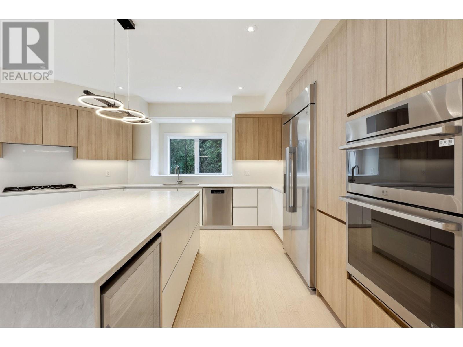 3529 Anne Macdonald Way, North Vancouver, British Columbia  V7G 2S7 - Photo 6 - R2955285