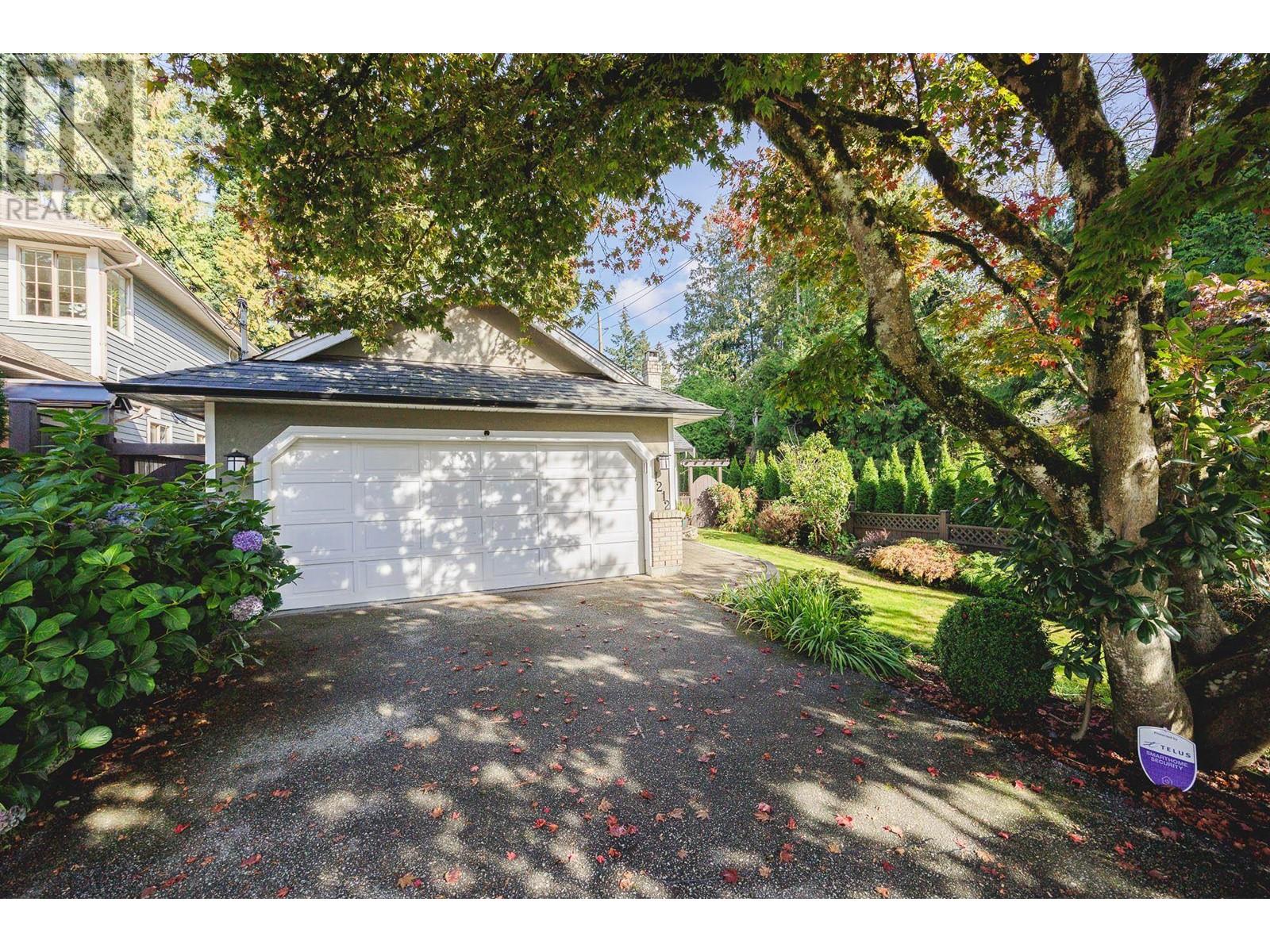 1212 Plateau Drive, North Vancouver, British Columbia  V7P 2J4 - Photo 2 - R2955299
