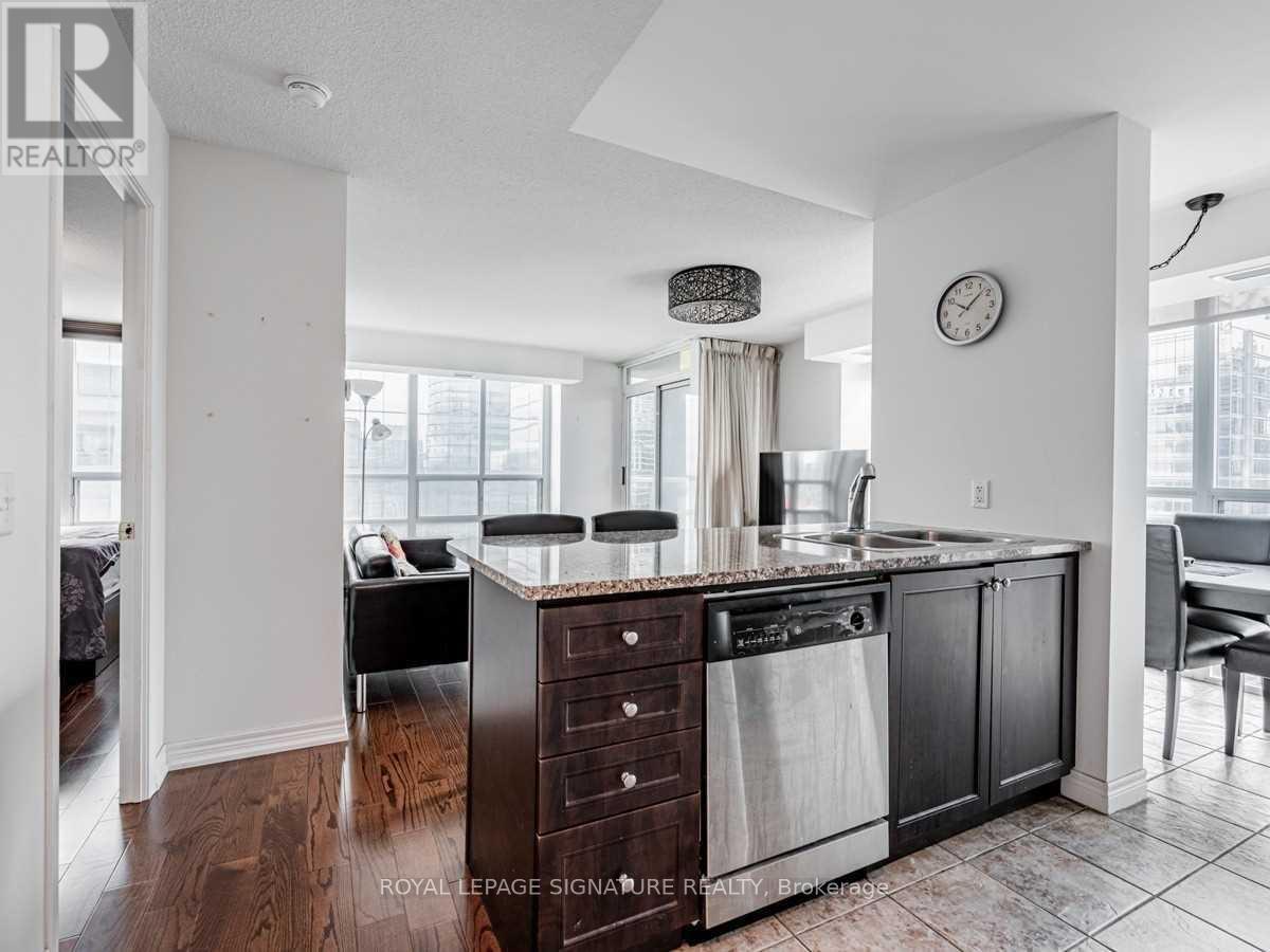 Property at 3906 - 30 GRAND TRUNK CRESCENT image 3