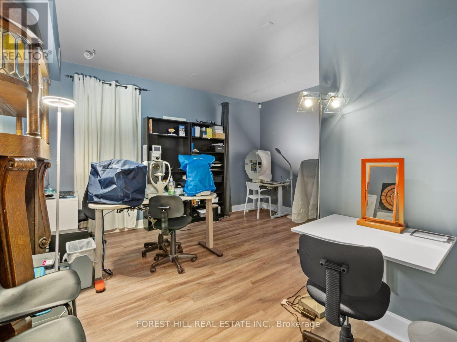 201 QUEEN STREET S Mississauga (Streetsville), ON L5M 1L4