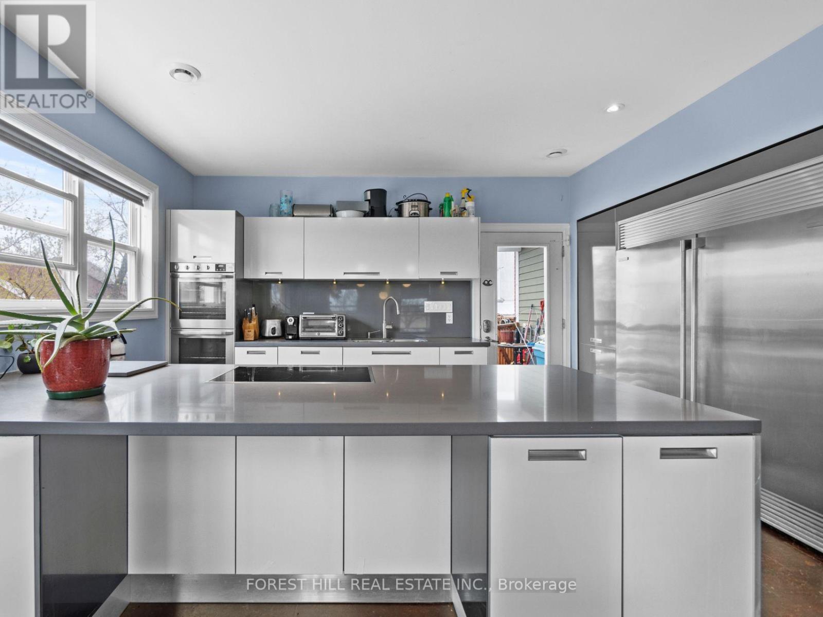 201 QUEEN STREET S Mississauga (Streetsville), ON L5M 1L4