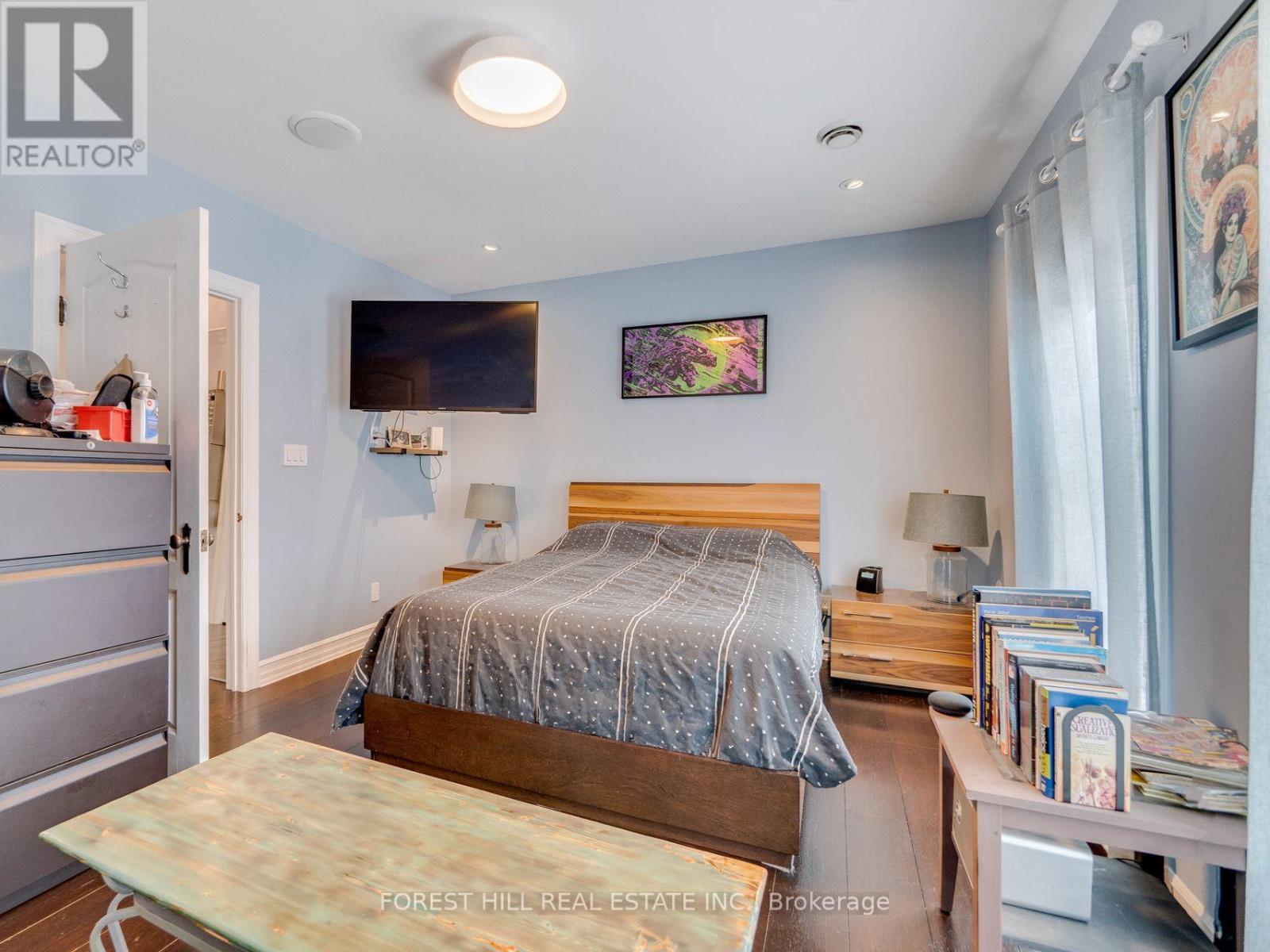 201 QUEEN STREET S Mississauga (Streetsville), ON L5M 1L4