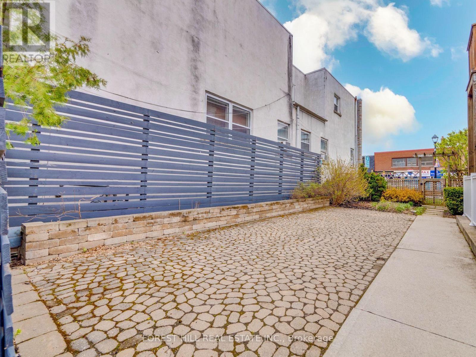 201 QUEEN STREET S Mississauga (Streetsville), ON L5M 1L4