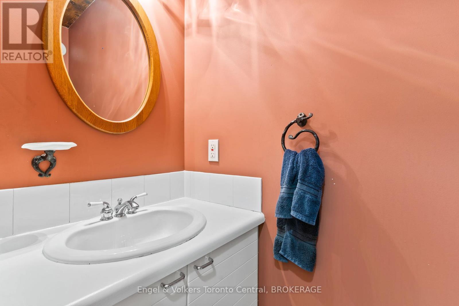 232 Church Street, Penetanguishene, Ontario  L9M 1G6 - Photo 14 - S11889587