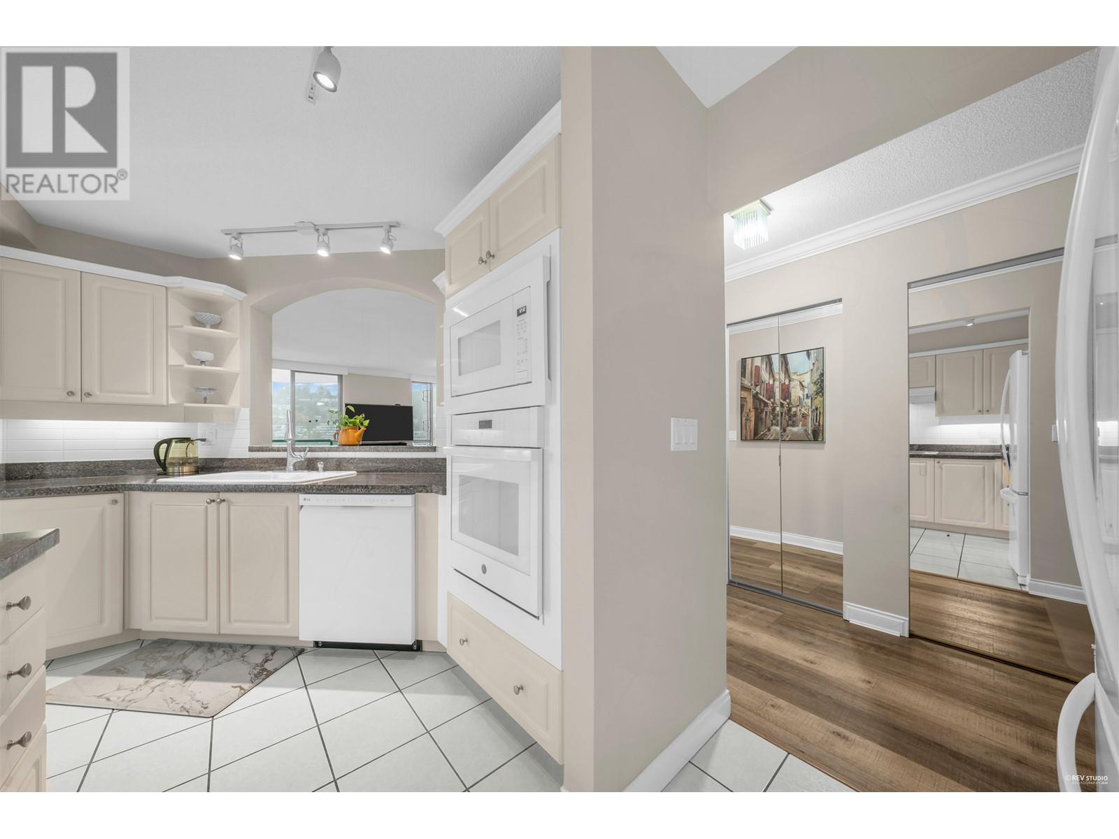 9d 328 Taylor Way, West Vancouver, British Columbia  V7T 2Y4 - Photo 6 - R2955181