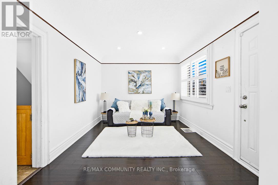 Property at 497 DREW STREET image 2