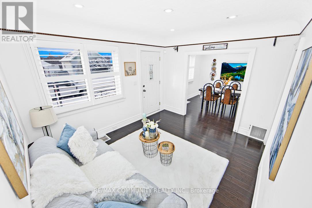 Property at 497 DREW STREET image 5