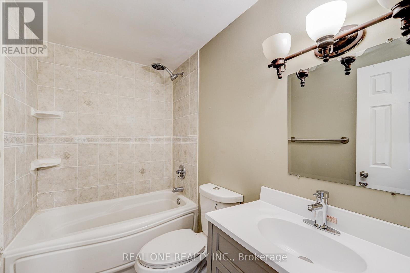 11 Juliana Square, Brampton, Ontario  L6S 2L4 - Photo 20 - W11921010