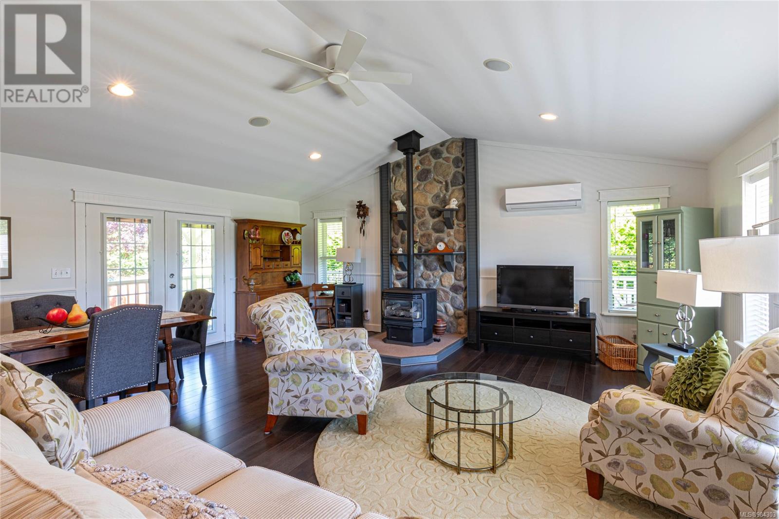 Property at 132 Bayridge Pl image 3