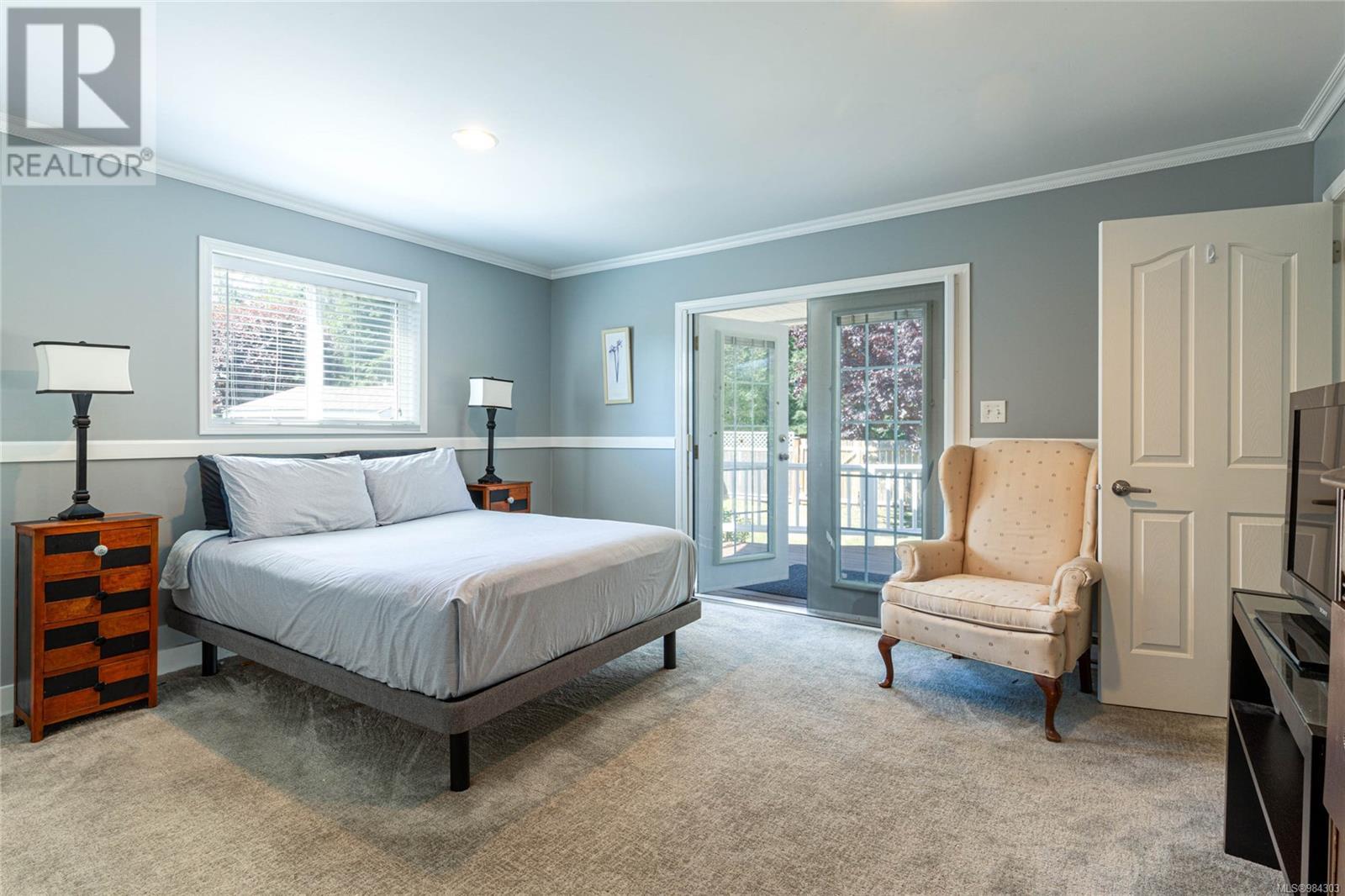 Property at 132 Bayridge Pl image 5