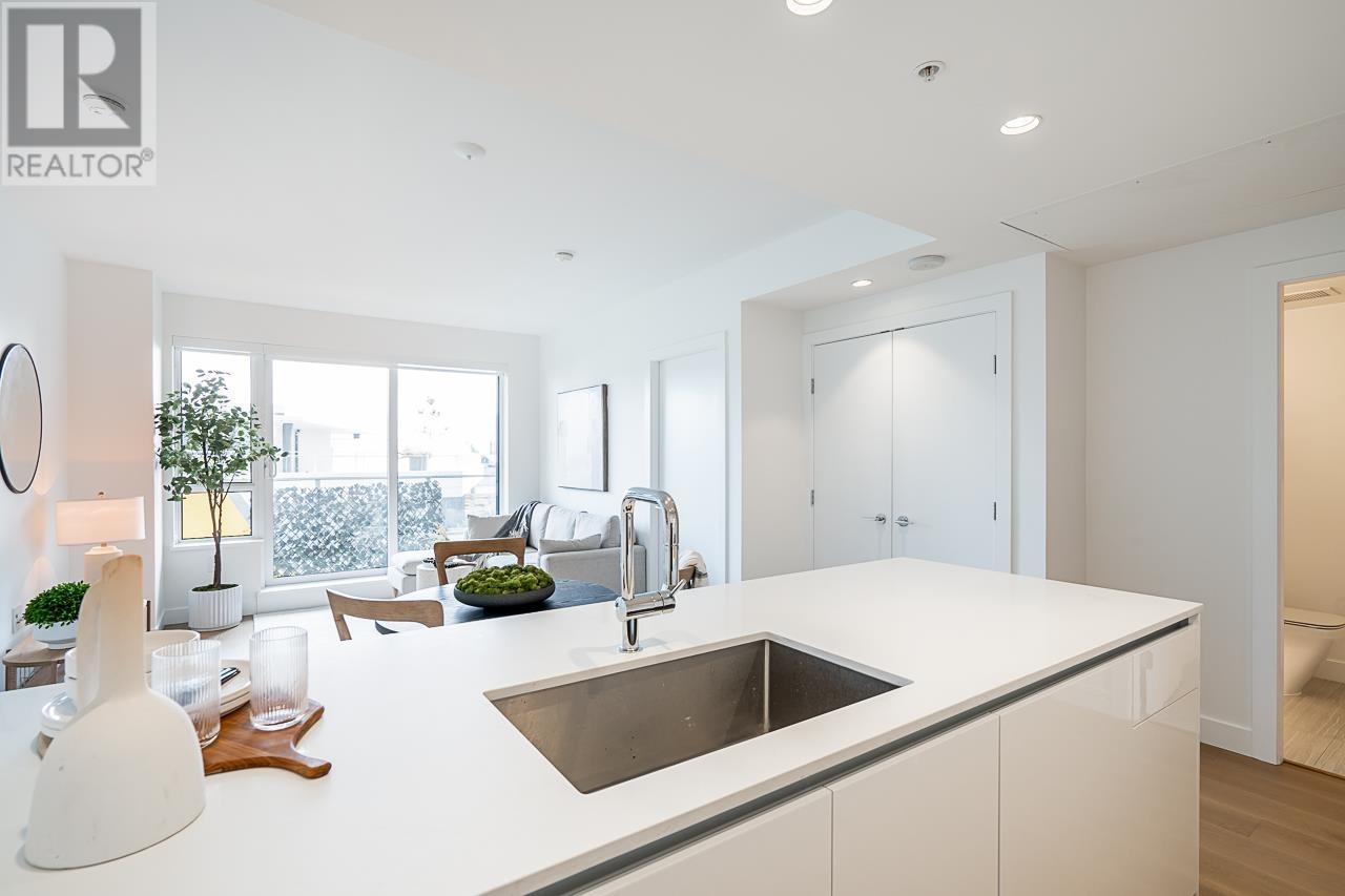 Listing Picture 12 of 33 : 711 5788 GILBERT ROAD, Richmond / 烈治文 - 魯藝地產 Yvonne Lu Group - MLS Medallion Club Member