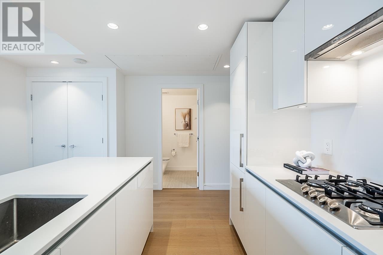 Listing Picture 14 of 33 : 711 5788 GILBERT ROAD, Richmond / 烈治文 - 魯藝地產 Yvonne Lu Group - MLS Medallion Club Member