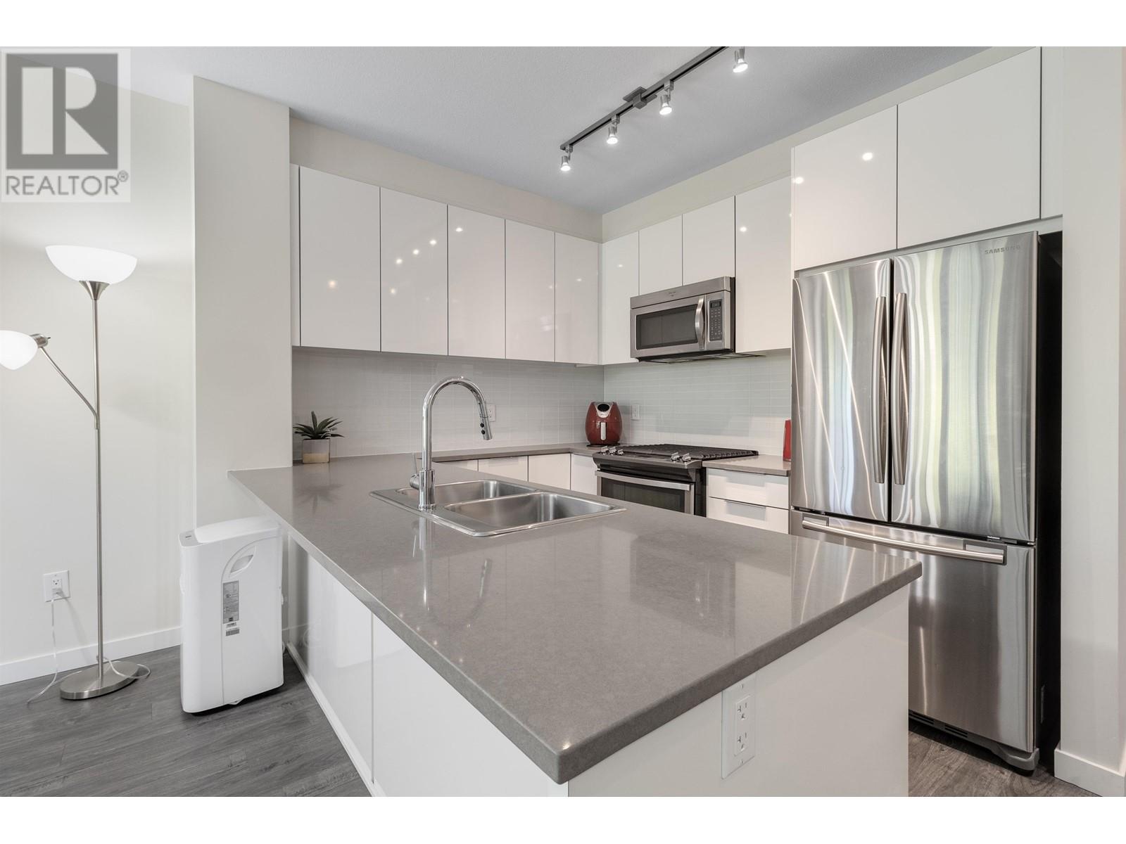 206 1151 Windsor Mews, Coquitlam, British Columbia  V2B 0M9 - Photo 4 - R2955358