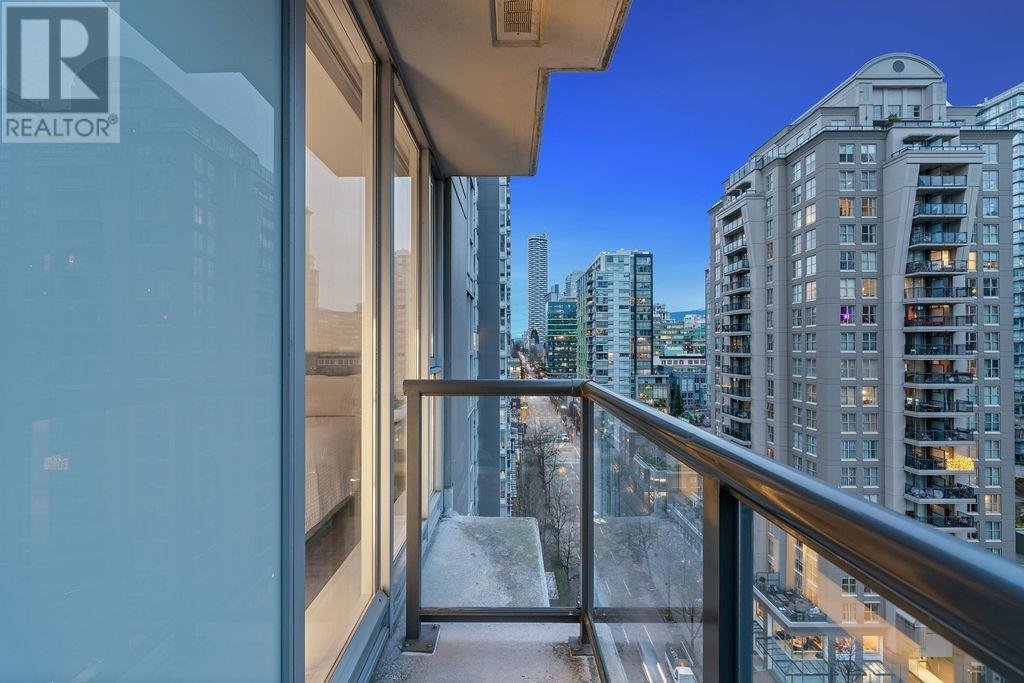 Listing Picture 16 of 37 : 1403 1010 RICHARDS STREET, Vancouver / 溫哥華 - 魯藝地產 Yvonne Lu Group - MLS Medallion Club Member