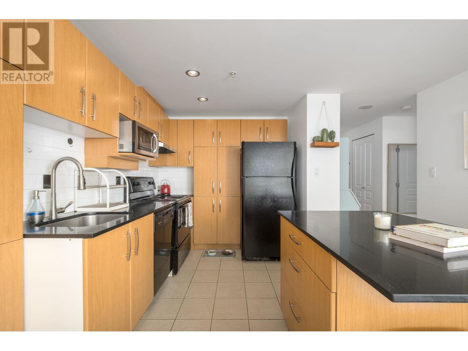 Listing Picture 10 of 23 : 207 9288 UNIVERSITY CRESCENT, Burnaby / 本拿比 - 魯藝地產 Yvonne Lu Group - MLS Medallion Club Member