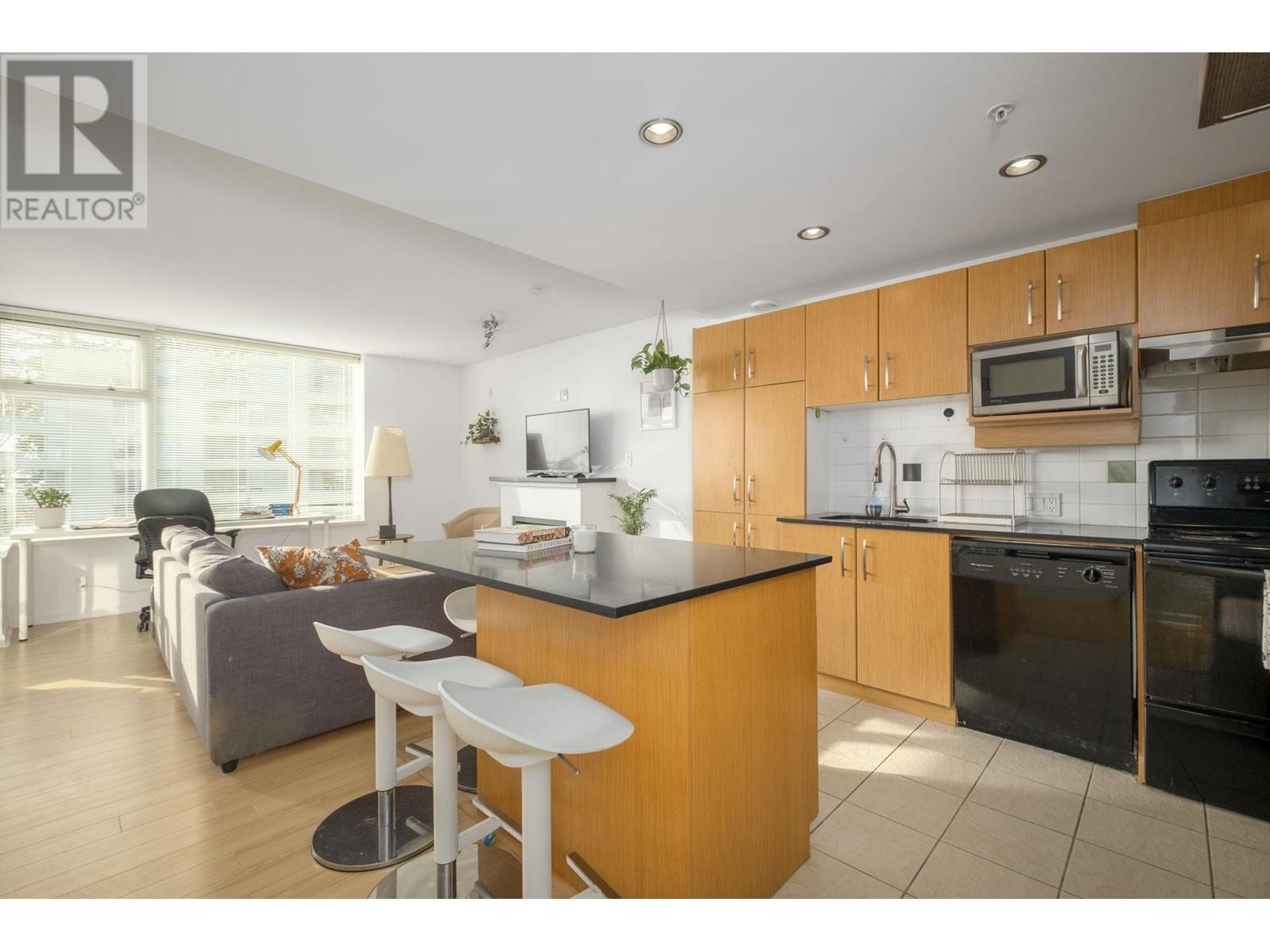 Listing Picture 12 of 23 : 207 9288 UNIVERSITY CRESCENT, Burnaby / 本拿比 - 魯藝地產 Yvonne Lu Group - MLS Medallion Club Member