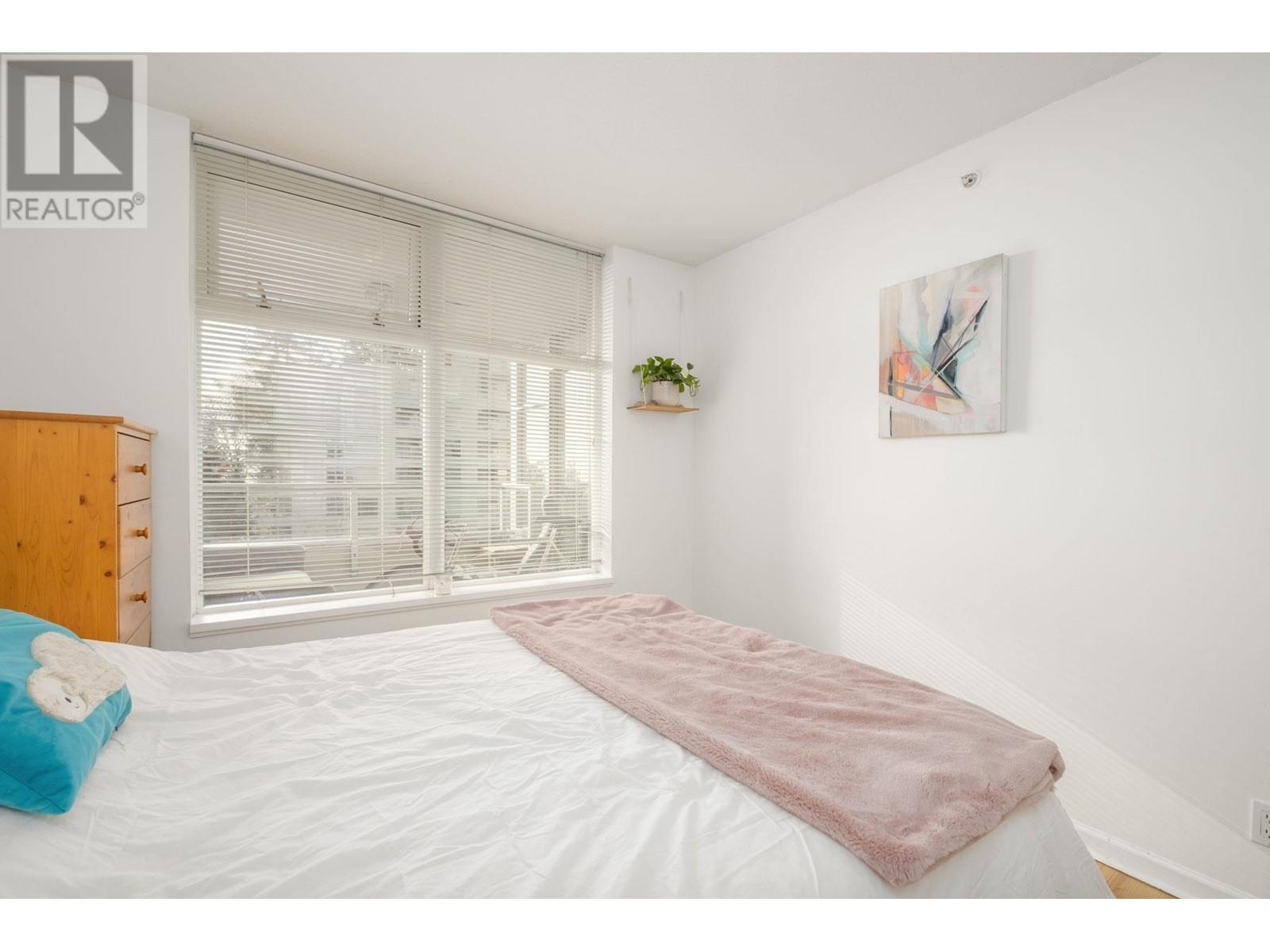 Listing Picture 15 of 23 : 207 9288 UNIVERSITY CRESCENT, Burnaby / 本拿比 - 魯藝地產 Yvonne Lu Group - MLS Medallion Club Member