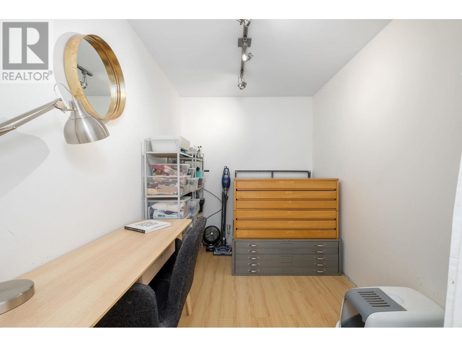 Listing Picture 16 of 23 : 207 9288 UNIVERSITY CRESCENT, Burnaby / 本拿比 - 魯藝地產 Yvonne Lu Group - MLS Medallion Club Member