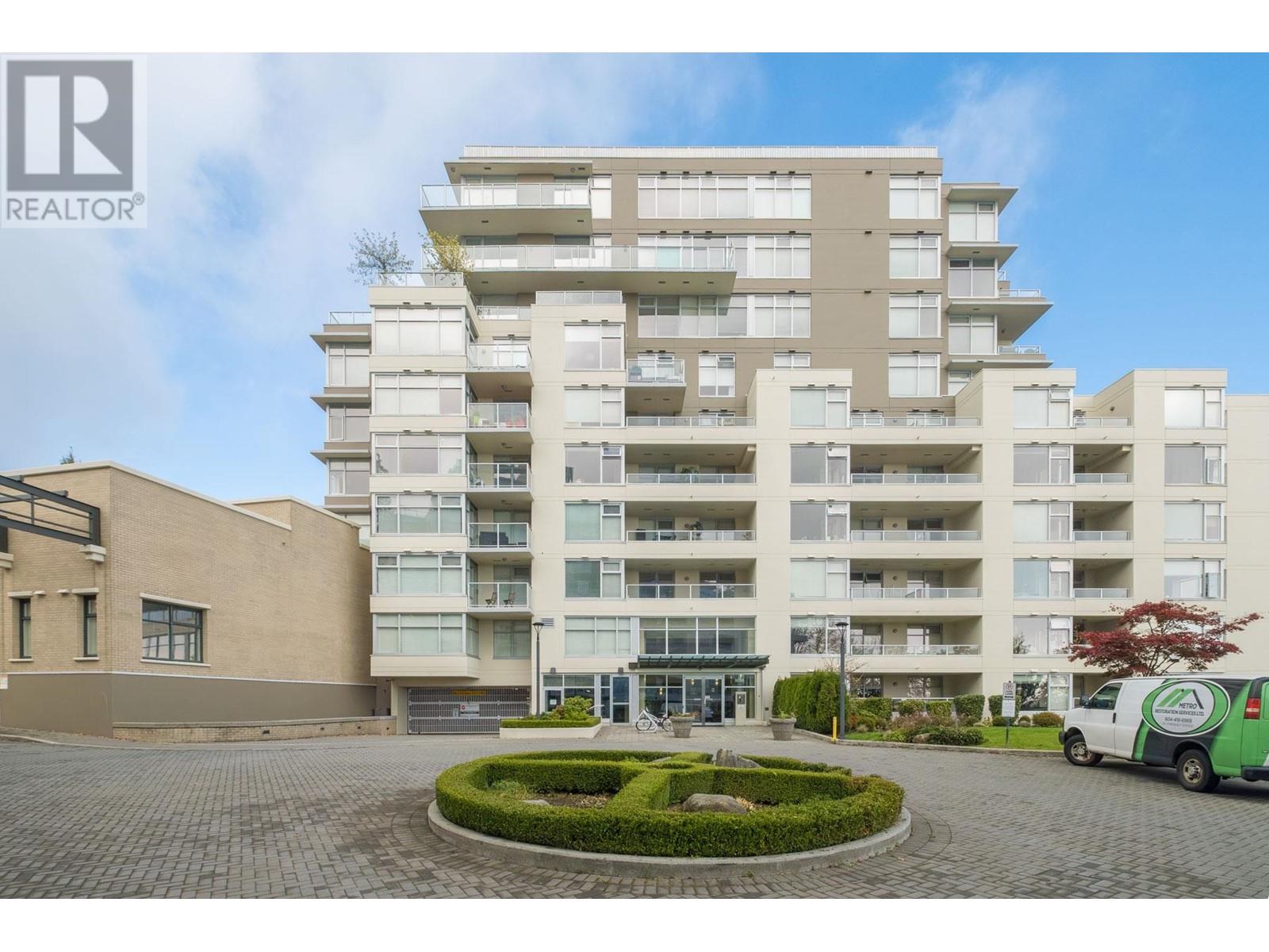 Listing Picture 2 of 23 : 207 9288 UNIVERSITY CRESCENT, Burnaby / 本拿比 - 魯藝地產 Yvonne Lu Group - MLS Medallion Club Member