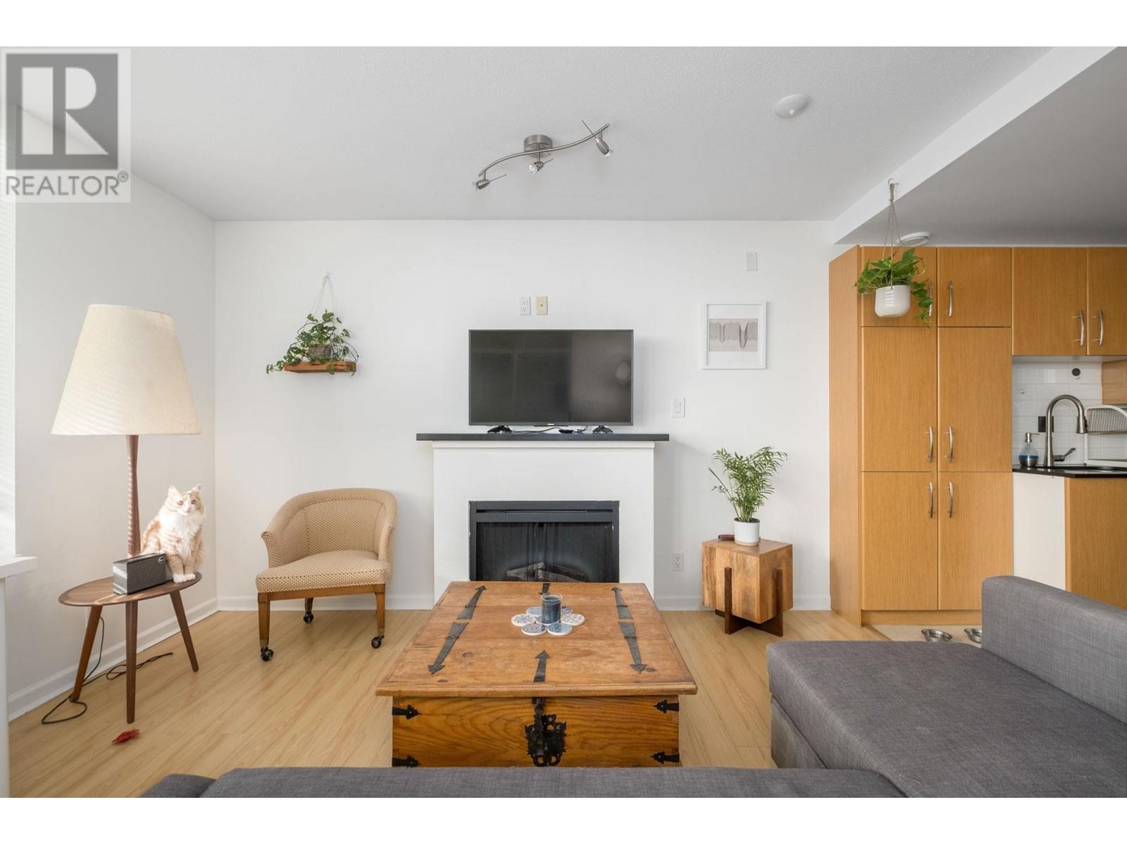 Listing Picture 6 of 23 : 207 9288 UNIVERSITY CRESCENT, Burnaby / 本拿比 - 魯藝地產 Yvonne Lu Group - MLS Medallion Club Member