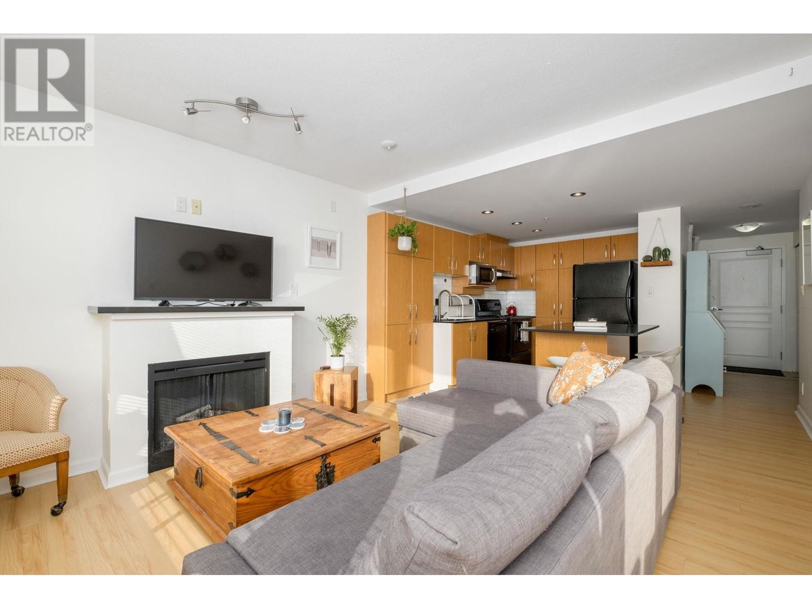 Listing Picture 7 of 23 : 207 9288 UNIVERSITY CRESCENT, Burnaby / 本拿比 - 魯藝地產 Yvonne Lu Group - MLS Medallion Club Member