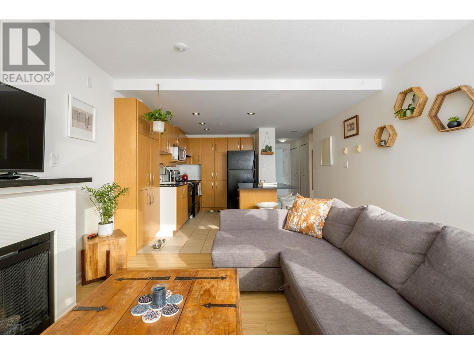 Listing Picture 8 of 23 : 207 9288 UNIVERSITY CRESCENT, Burnaby / 本拿比 - 魯藝地產 Yvonne Lu Group - MLS Medallion Club Member