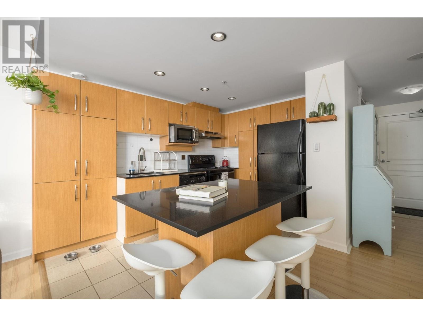 Listing Picture 9 of 23 : 207 9288 UNIVERSITY CRESCENT, Burnaby / 本拿比 - 魯藝地產 Yvonne Lu Group - MLS Medallion Club Member