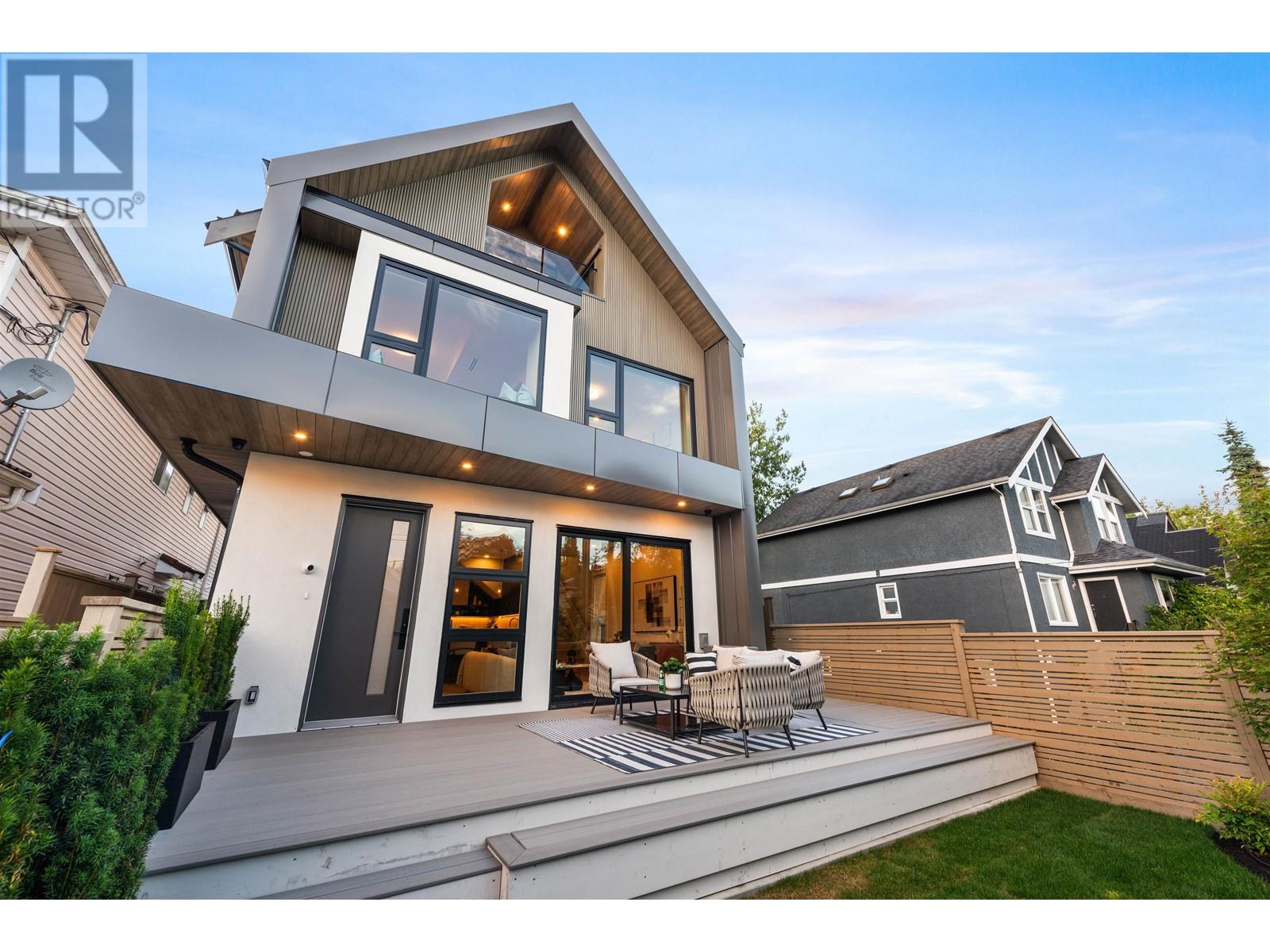 2 1067 E 14th Avenue, Vancouver, British Columbia V5T 2P1 - Photo 2 - R2955453