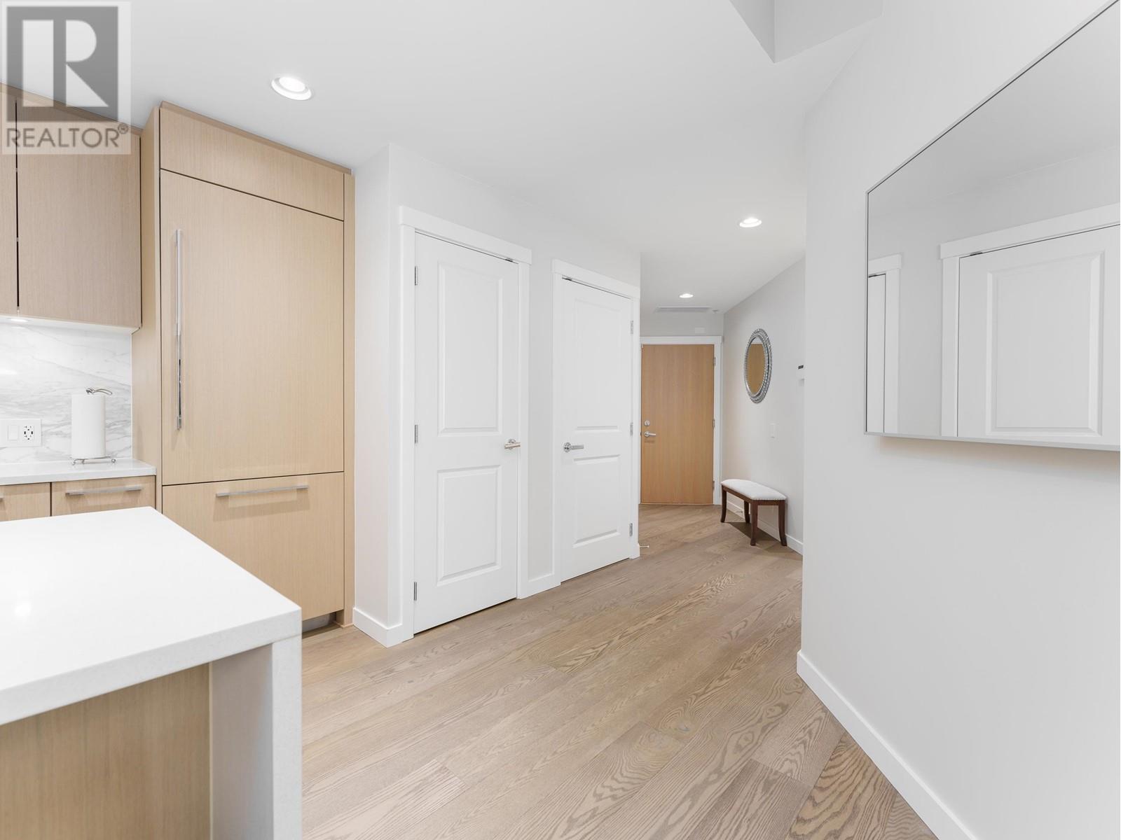 Listing Picture 10 of 24 : 206 3533 ROSS DRIVE, Vancouver / 溫哥華 - 魯藝地產 Yvonne Lu Group - MLS Medallion Club Member