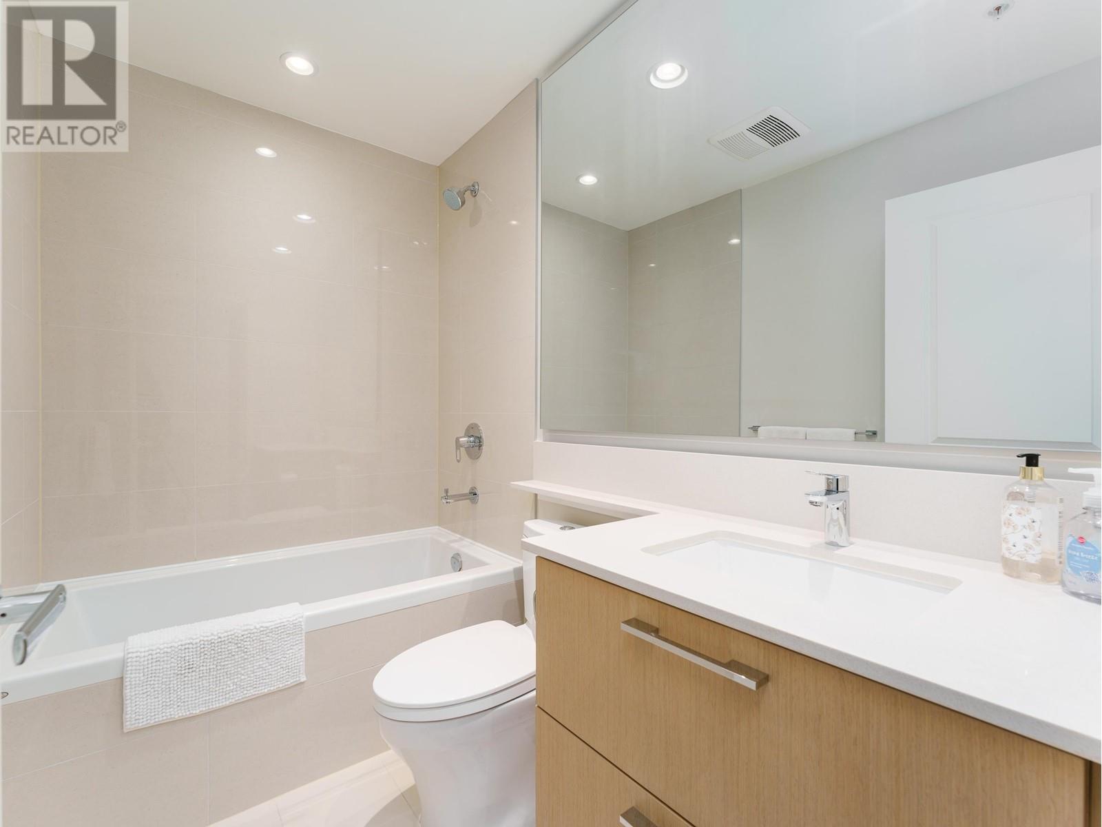 Listing Picture 12 of 24 : 206 3533 ROSS DRIVE, Vancouver / 溫哥華 - 魯藝地產 Yvonne Lu Group - MLS Medallion Club Member