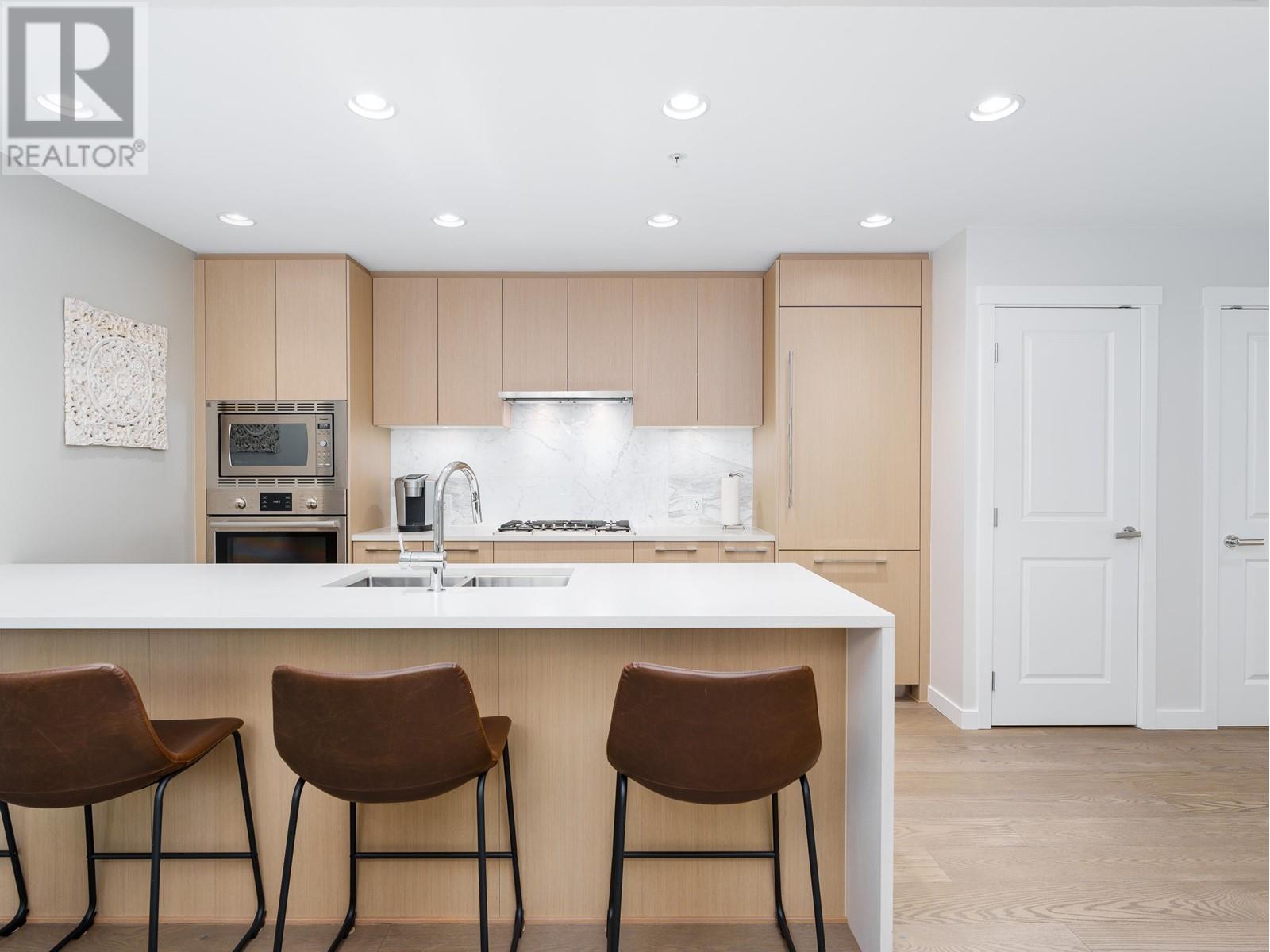 Listing Picture 6 of 24 : 206 3533 ROSS DRIVE, Vancouver / 溫哥華 - 魯藝地產 Yvonne Lu Group - MLS Medallion Club Member