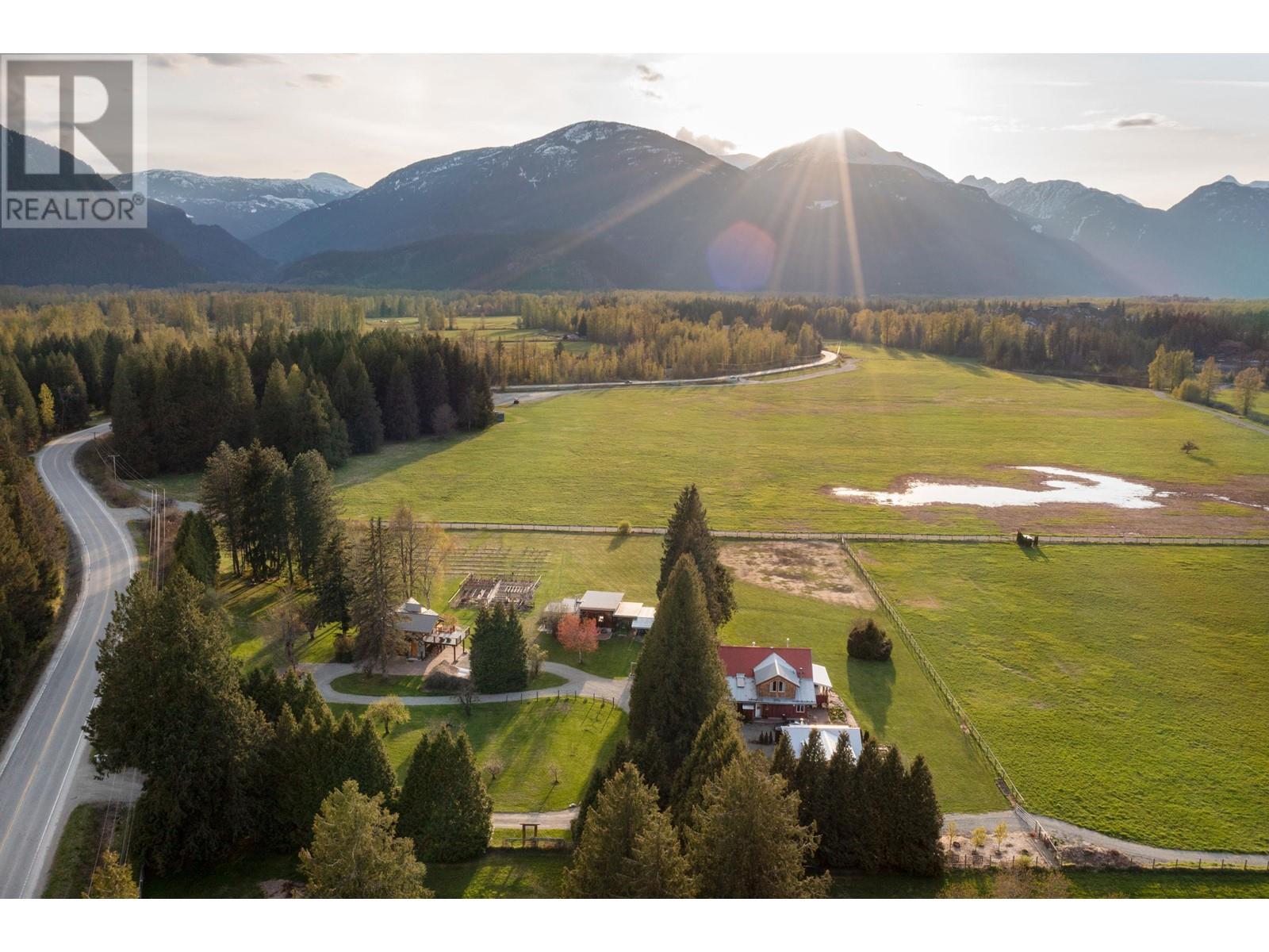 1865 Highway 99, Pemberton, British Columbia  V0N 2L1 - Photo 1 - R2955404