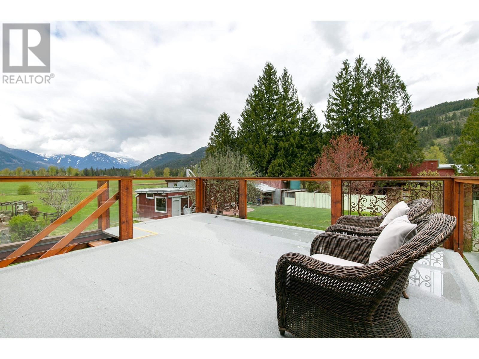 1865 Highway 99, Pemberton, British Columbia  V0N 2L1 - Photo 11 - R2955404