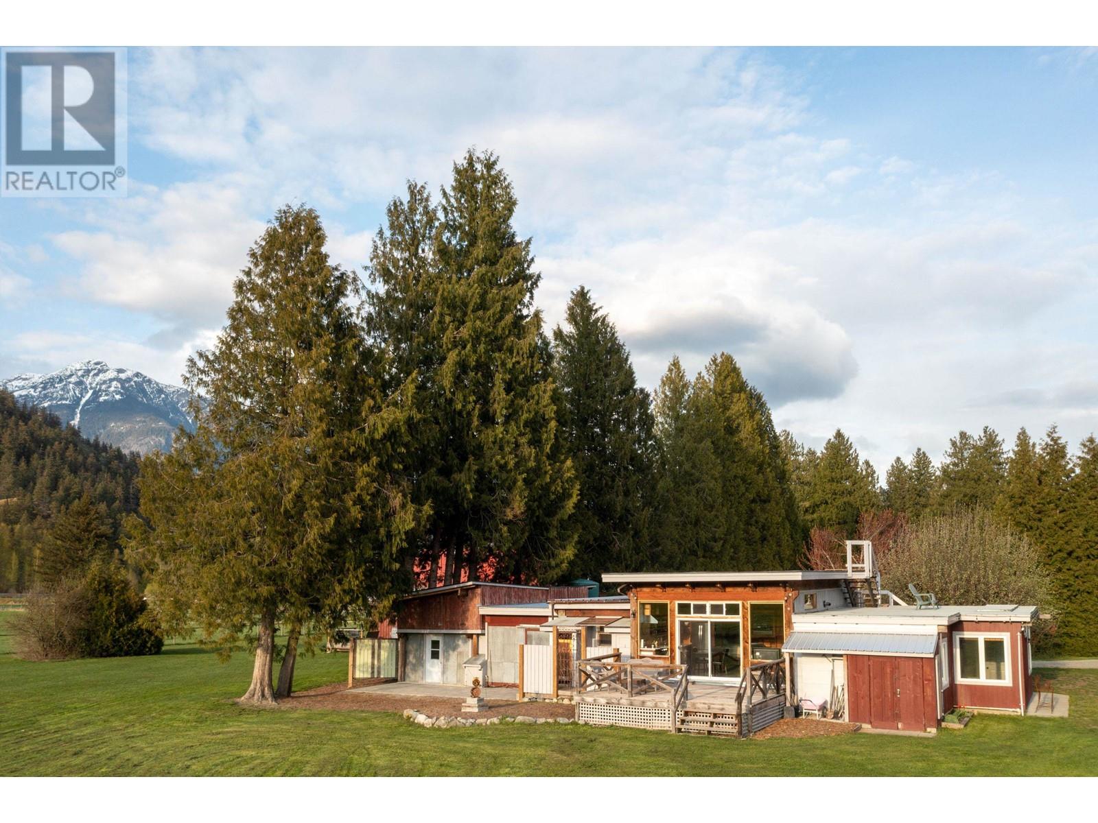 1865 Highway 99, Pemberton, British Columbia  V0N 2L1 - Photo 17 - R2955404