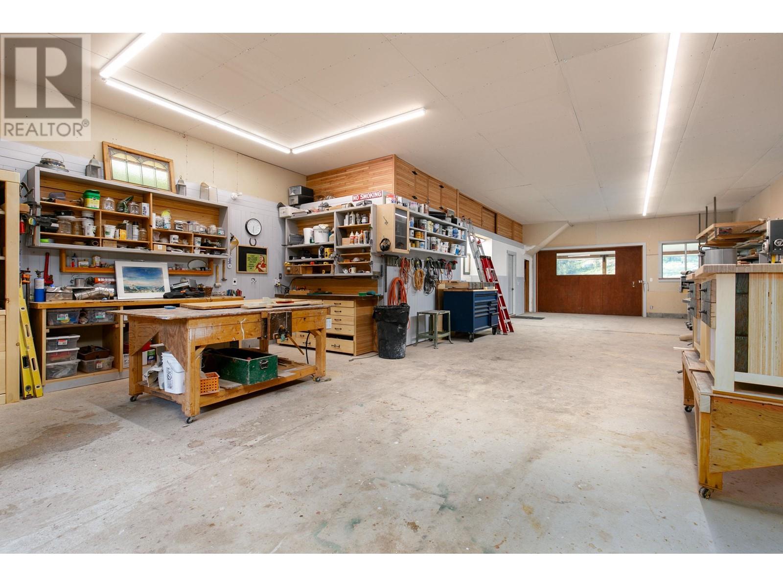 1865 Highway 99, Pemberton, British Columbia  V0N 2L1 - Photo 25 - R2955404