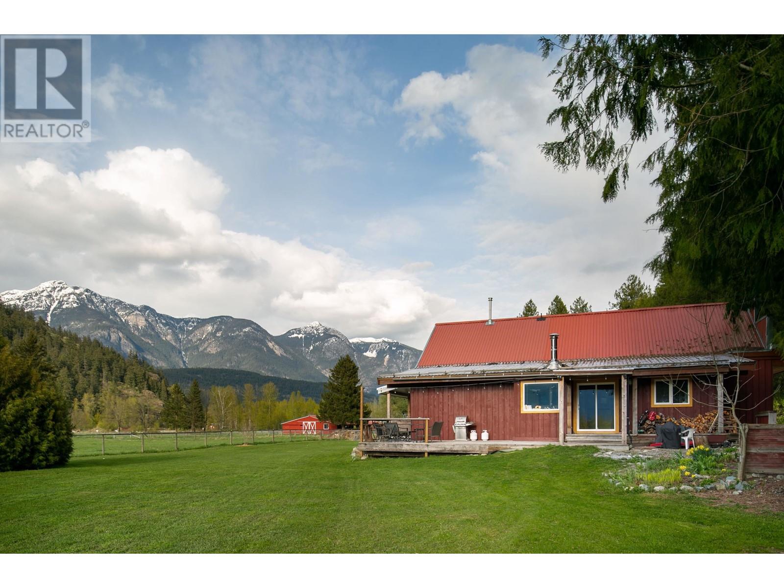 1865 Highway 99, Pemberton, British Columbia  V0N 2L1 - Photo 33 - R2955404