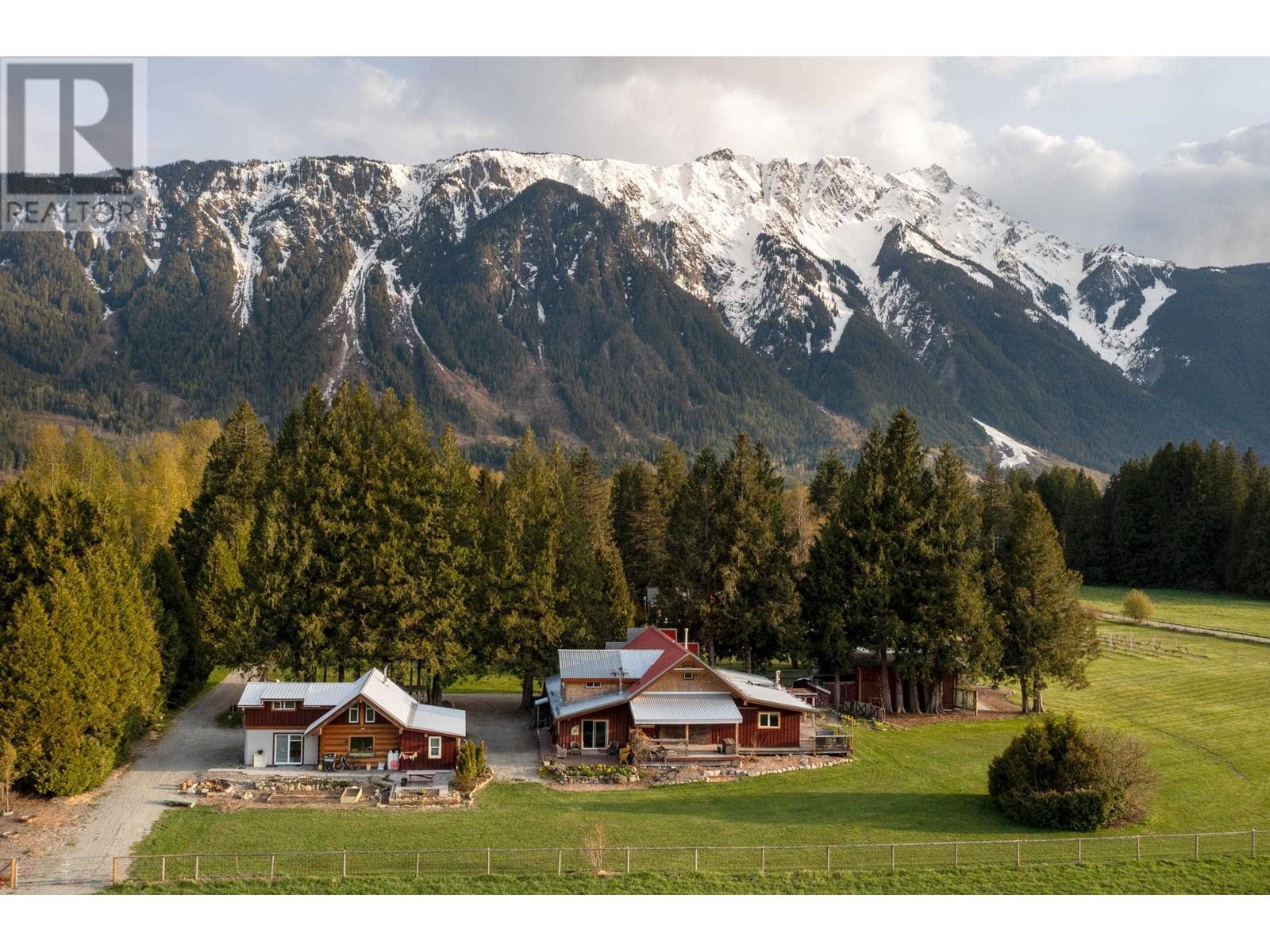 1865 Highway 99, Pemberton, British Columbia  V0N 2L1 - Photo 39 - R2955404