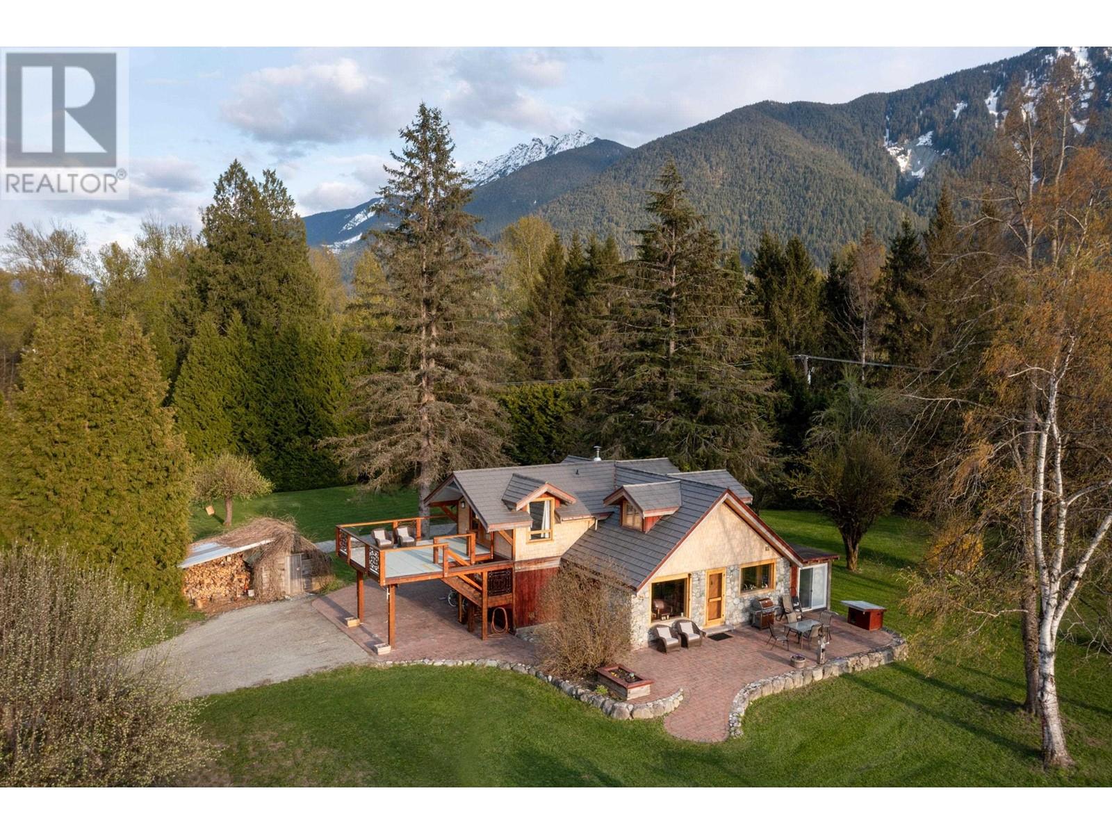 1865 Highway 99, Pemberton, British Columbia  V0N 2L1 - Photo 4 - R2955404