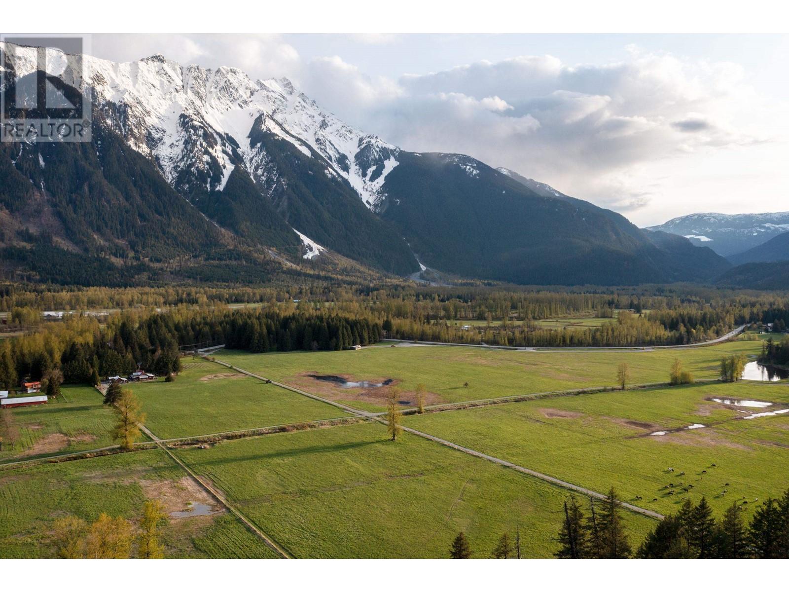 1865 Highway 99, Pemberton, British Columbia  V0N 2L1 - Photo 40 - R2955404
